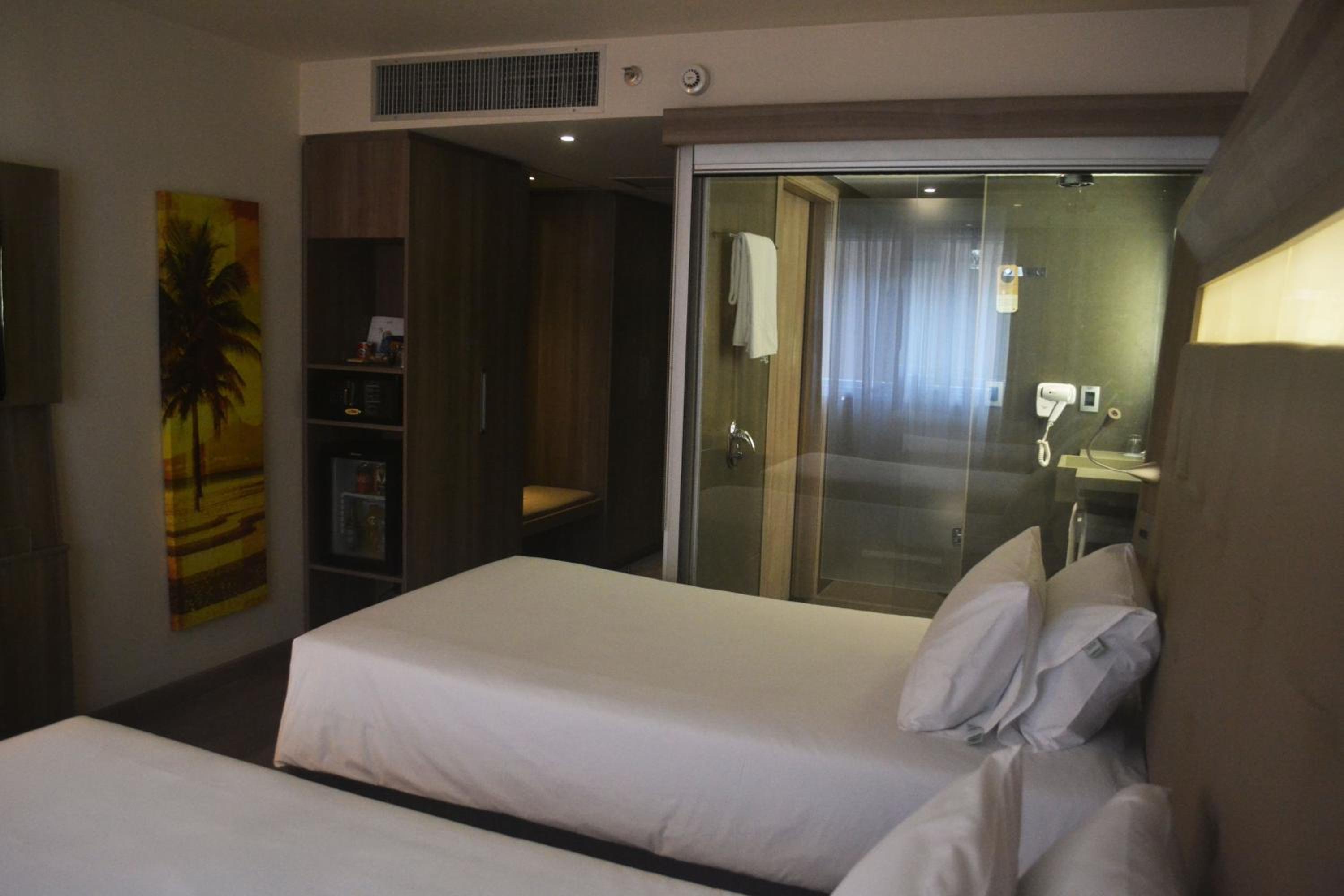 Available room thumbnail 5