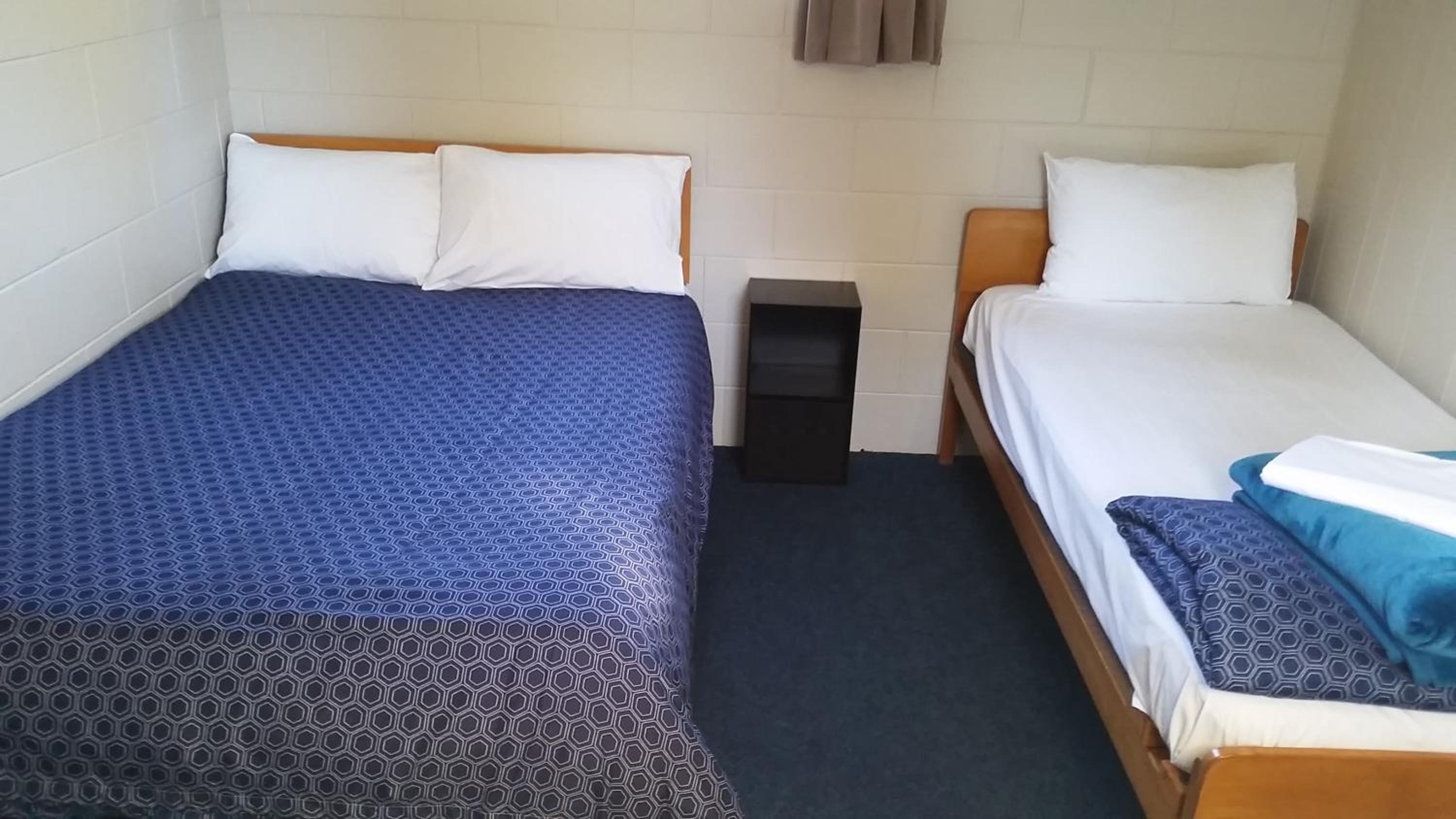 Twin Room with Shared Bathroom photo 2