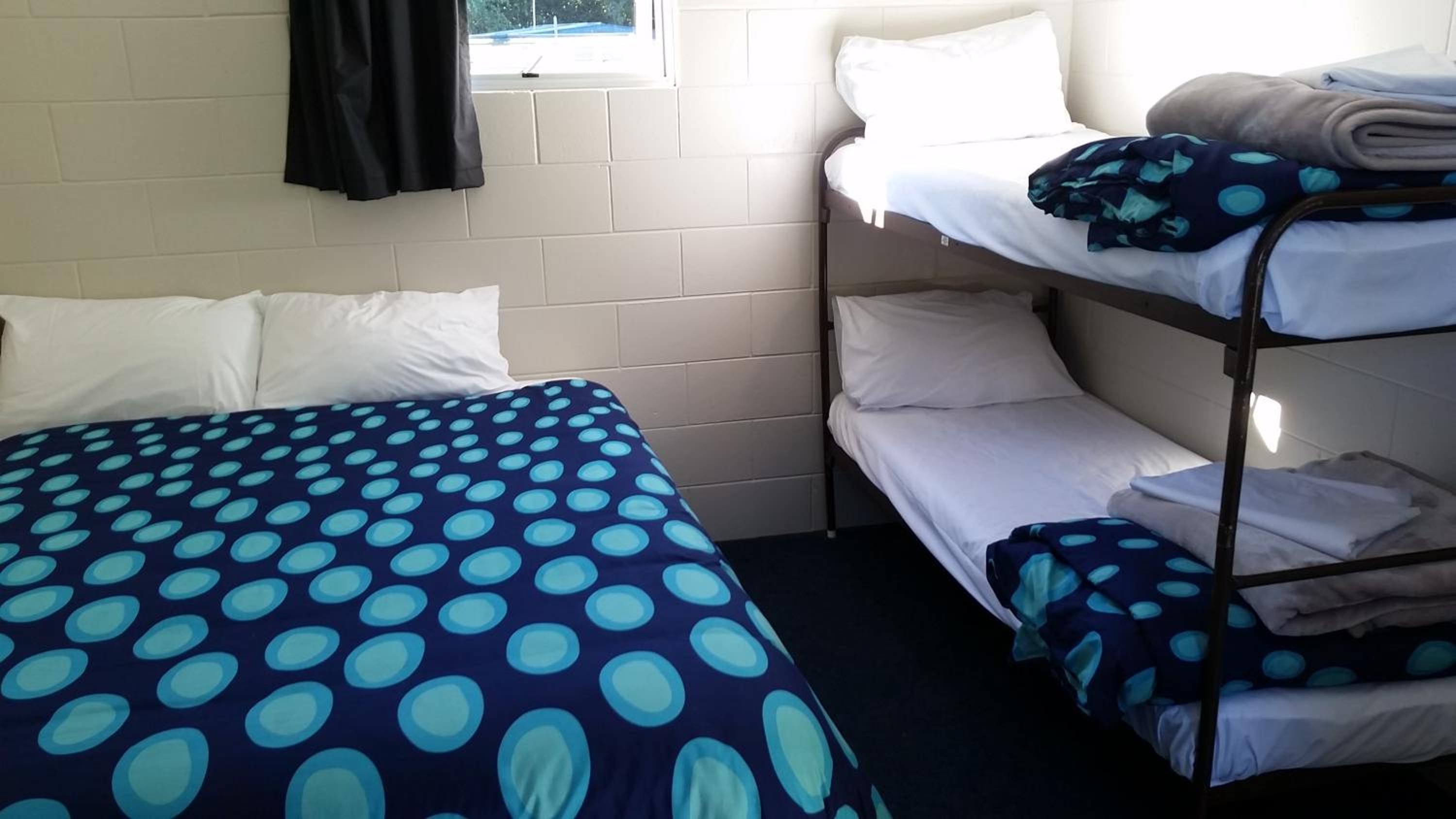 Queen Room with Shared Bathroom photo 1