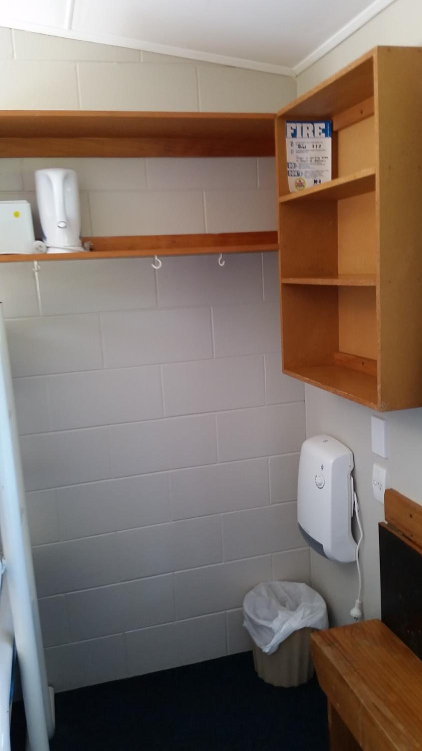 Queen Room with Shared Bathroom photo 3