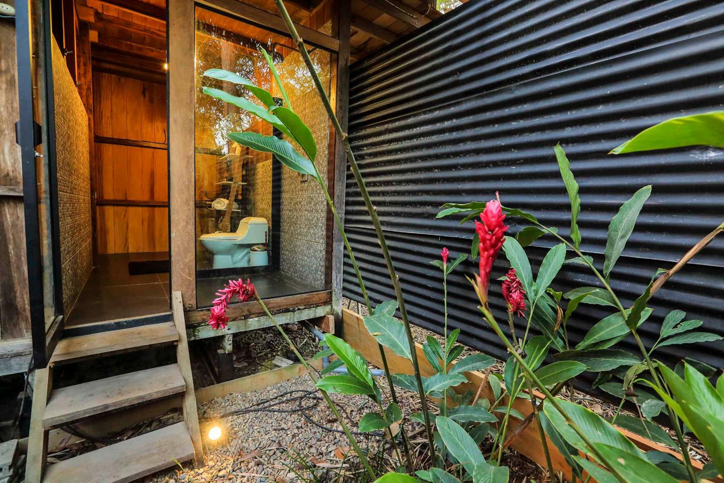Superior Bungalow - Photo 9
