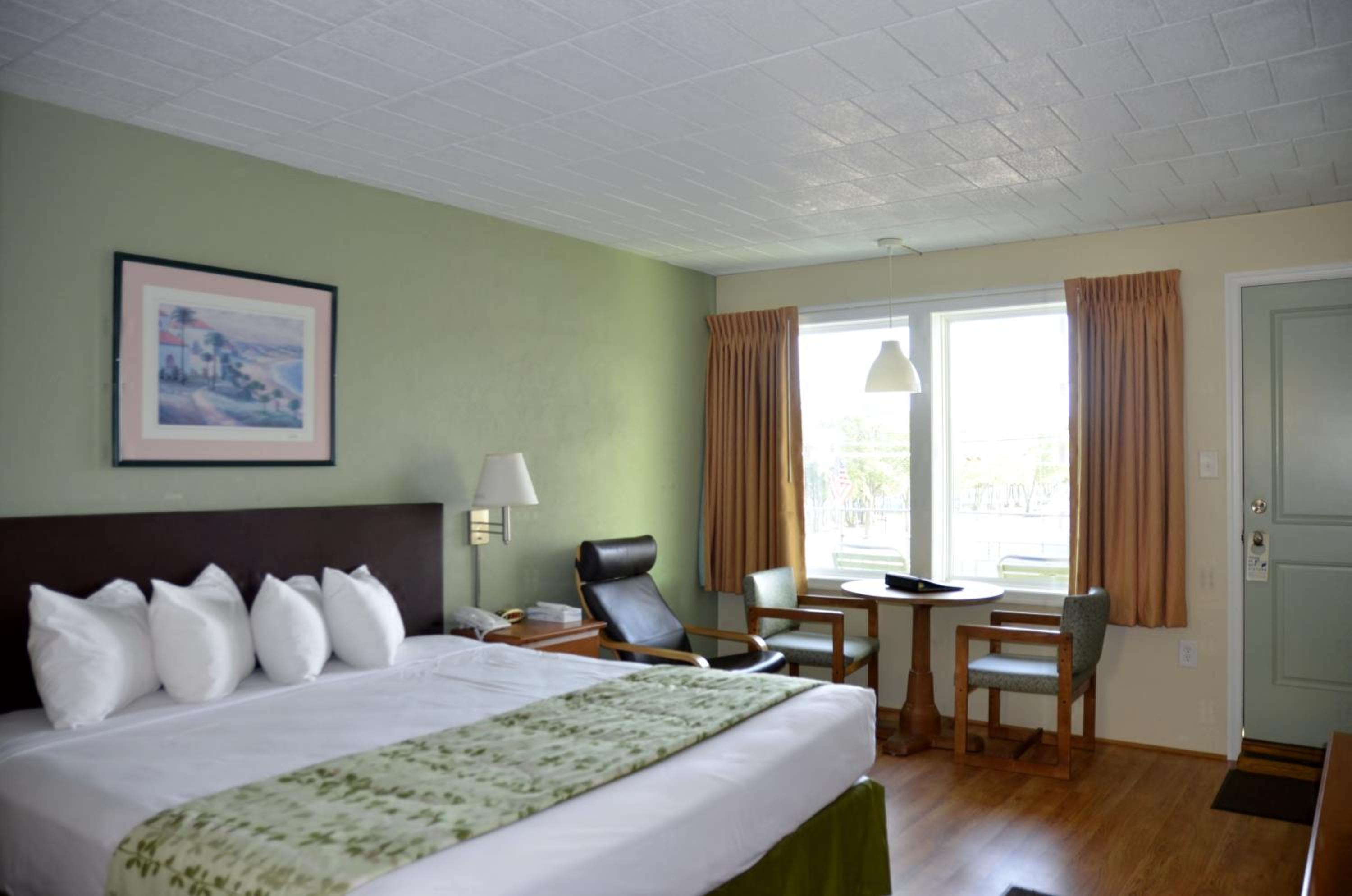 Deluxe King Room photo 2