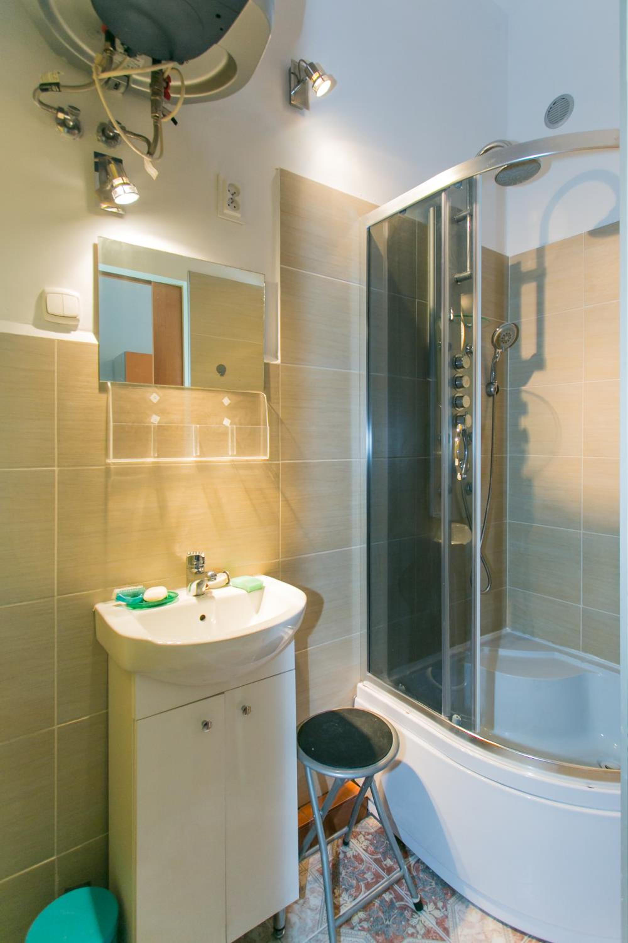 Apartment with Shower photo 3
