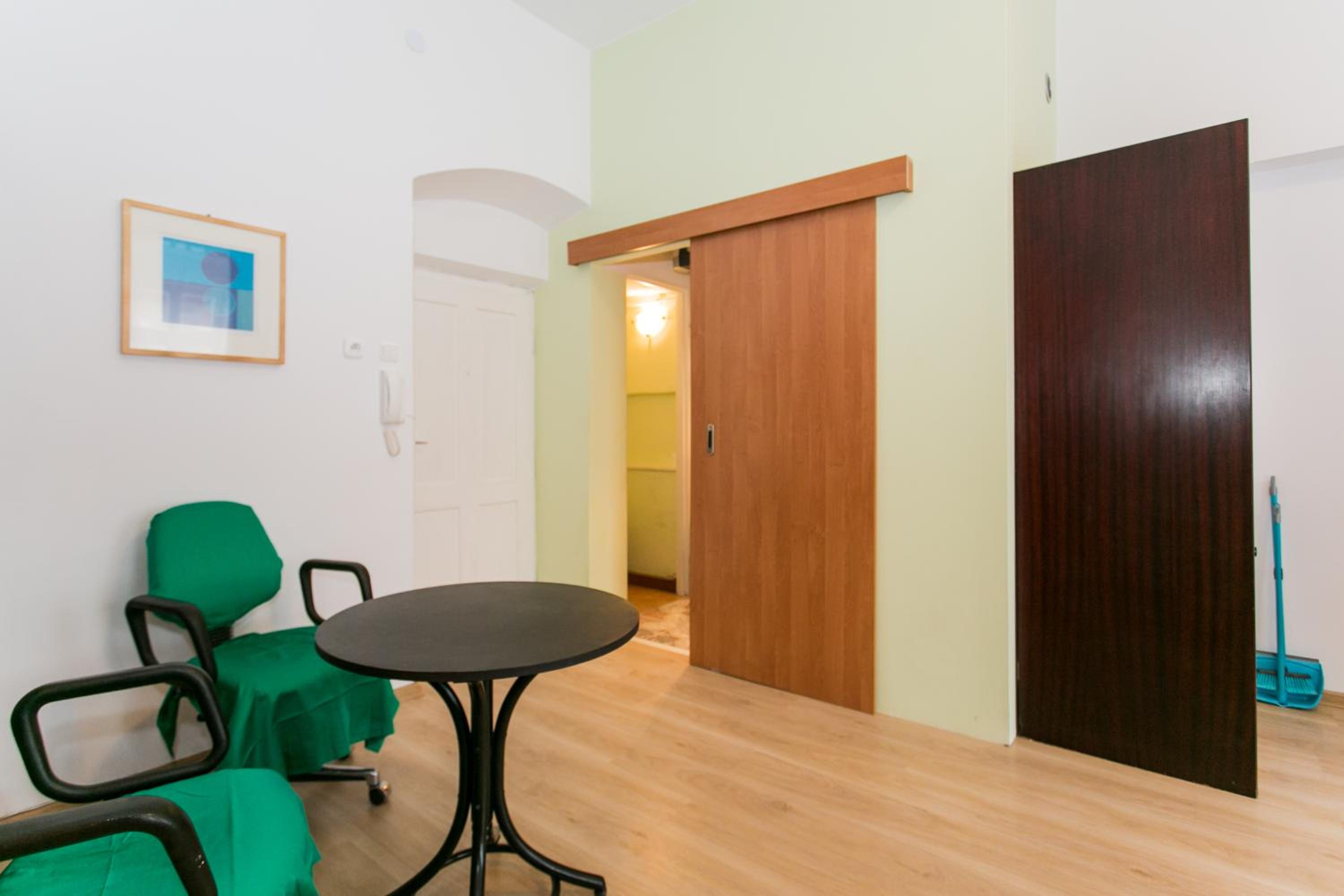 Apartment with Shower photo 2
