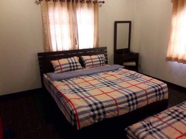Standard King Room - Photo 8