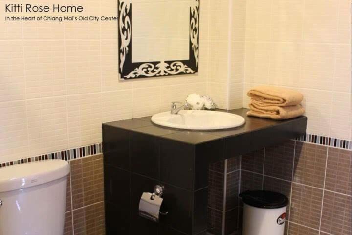 Standard King Room - Photo 7