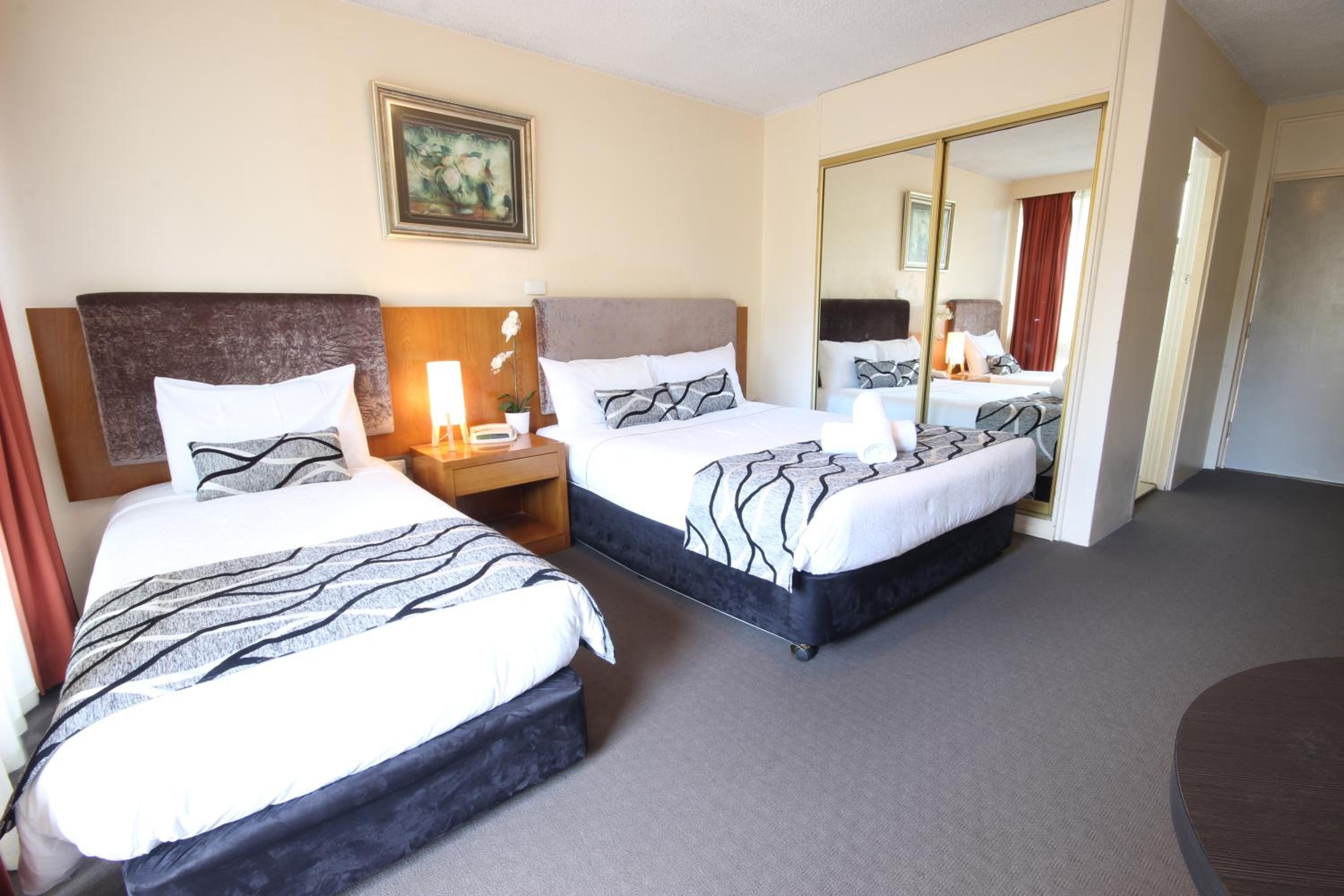 Standard Double or Twin Room - Photo 4
