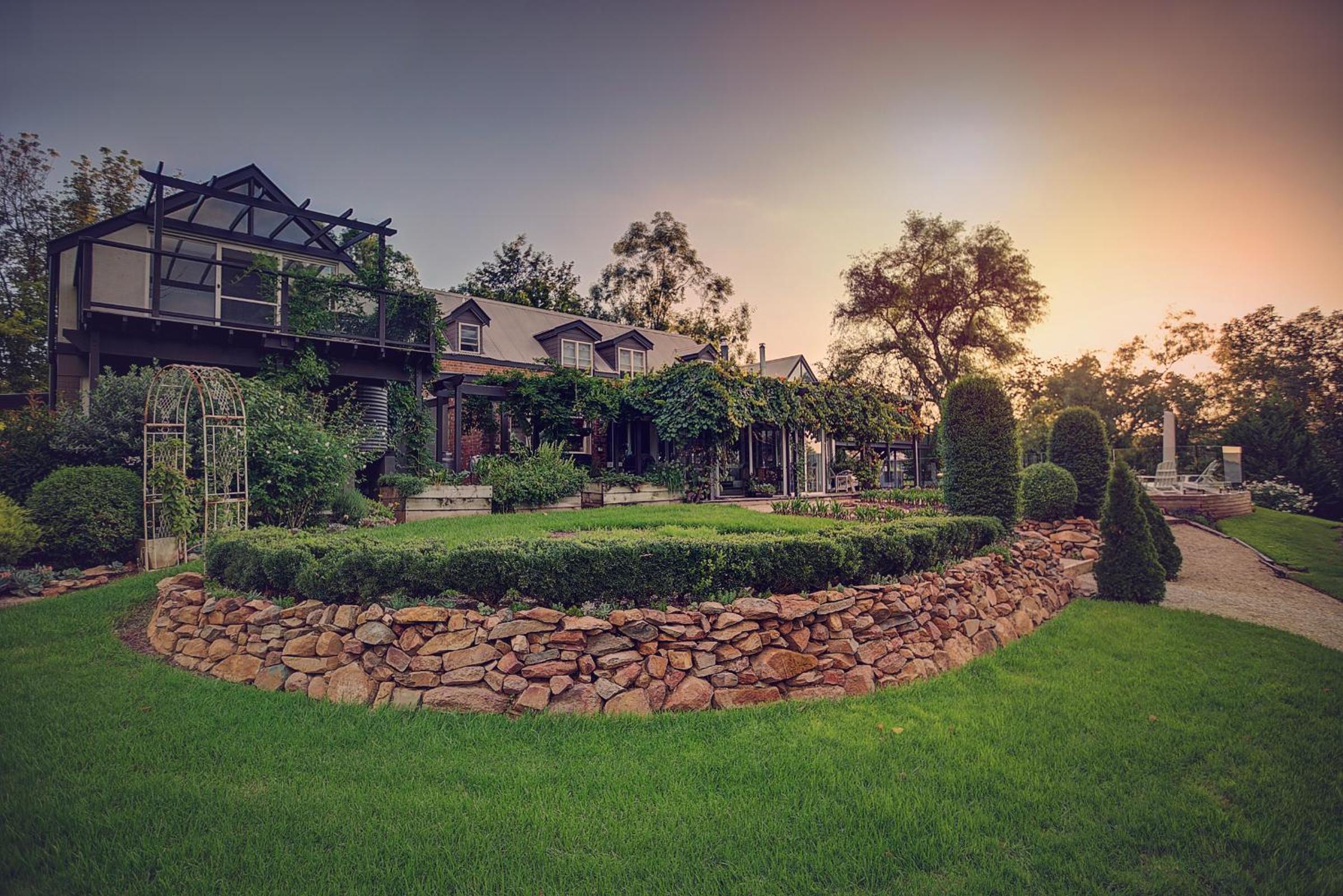 Four-Bedroom House - Evanslea House - Photo 15