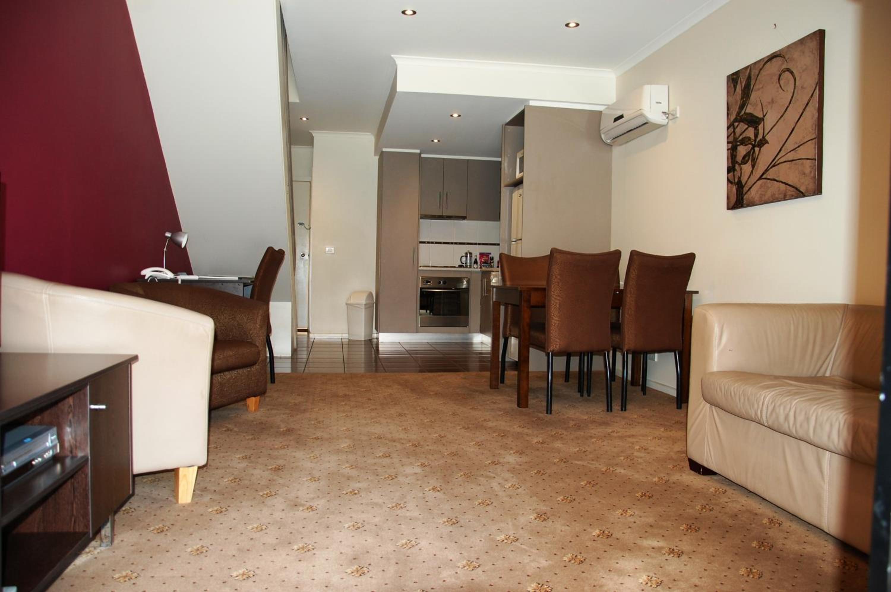 Two-Bedroom Apartment - Photo 9