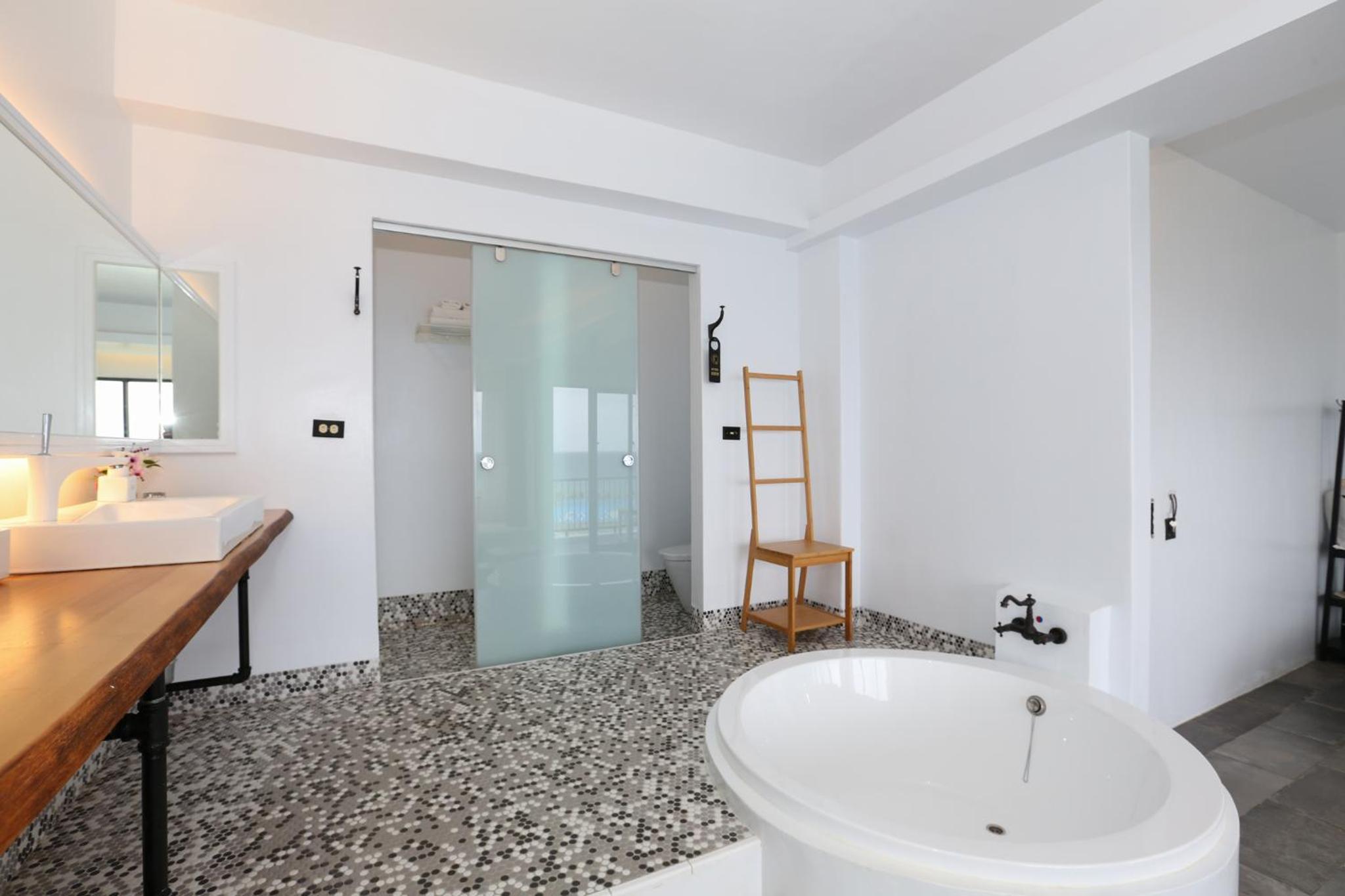 Deluxe Suite with Sea View and Balcony photo 1