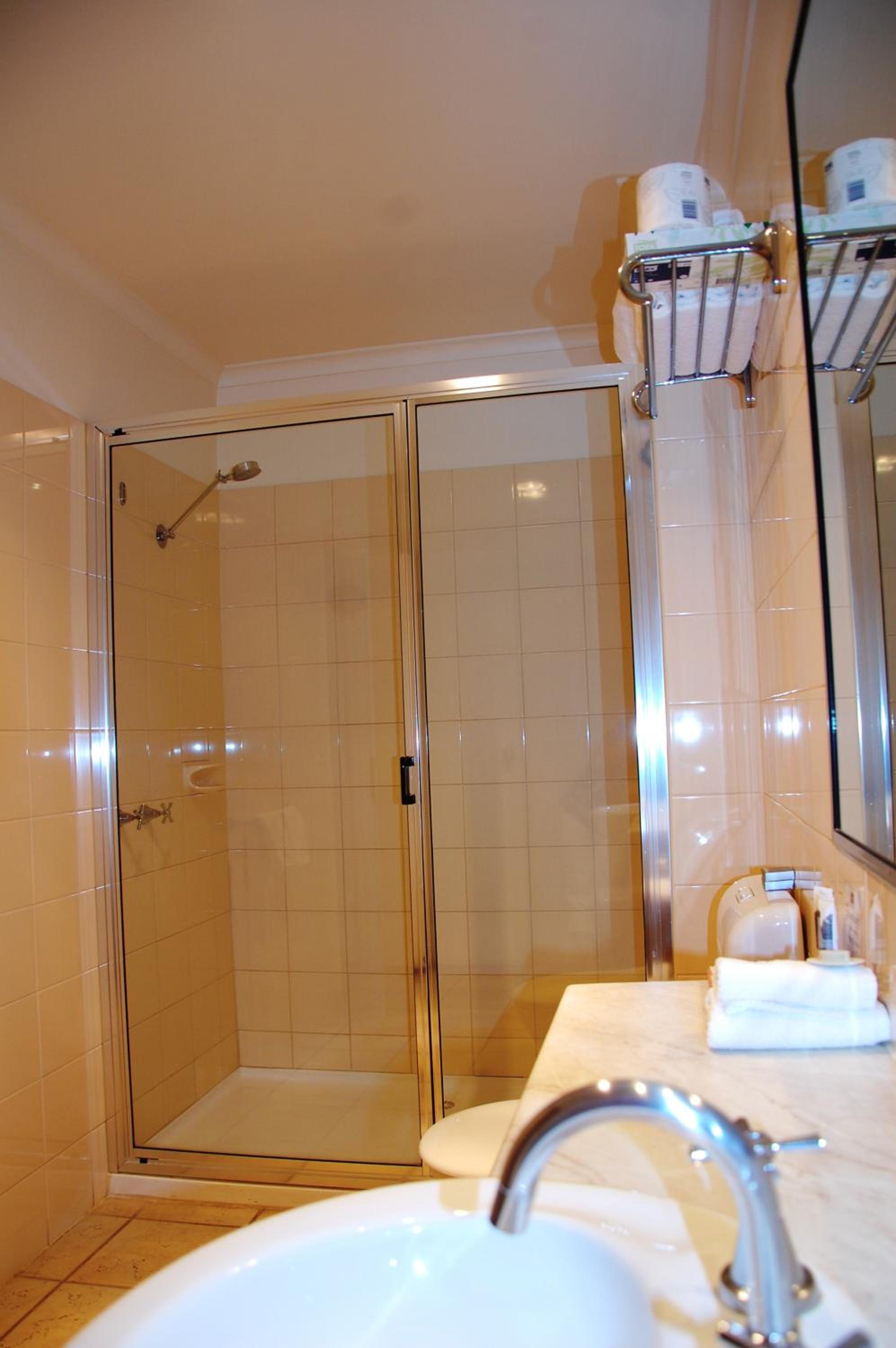 Standard Queen Room - Photo 3