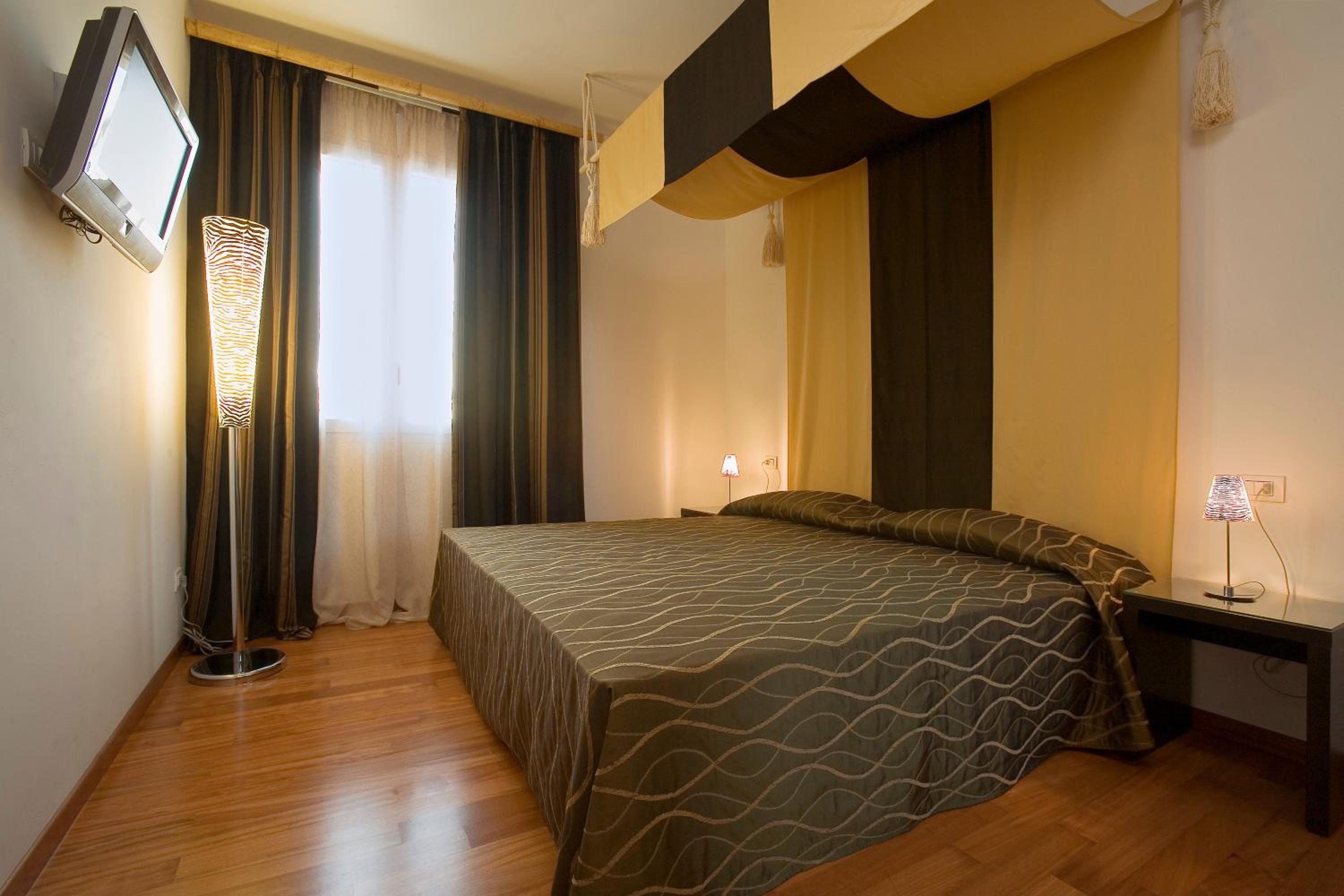 Suite with Terrace - Photo 14