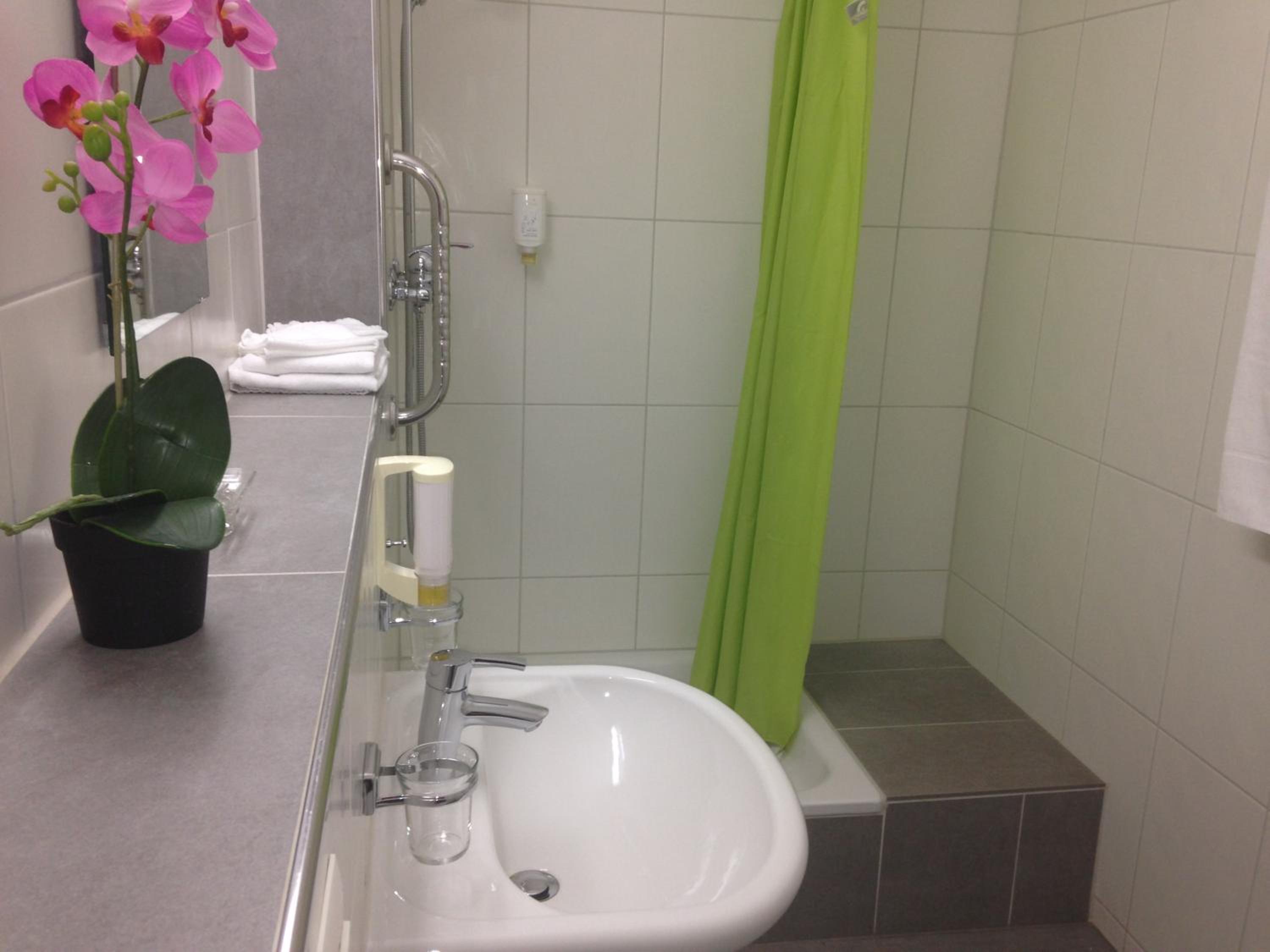 Double Room (1 Adult) - Photo 8
