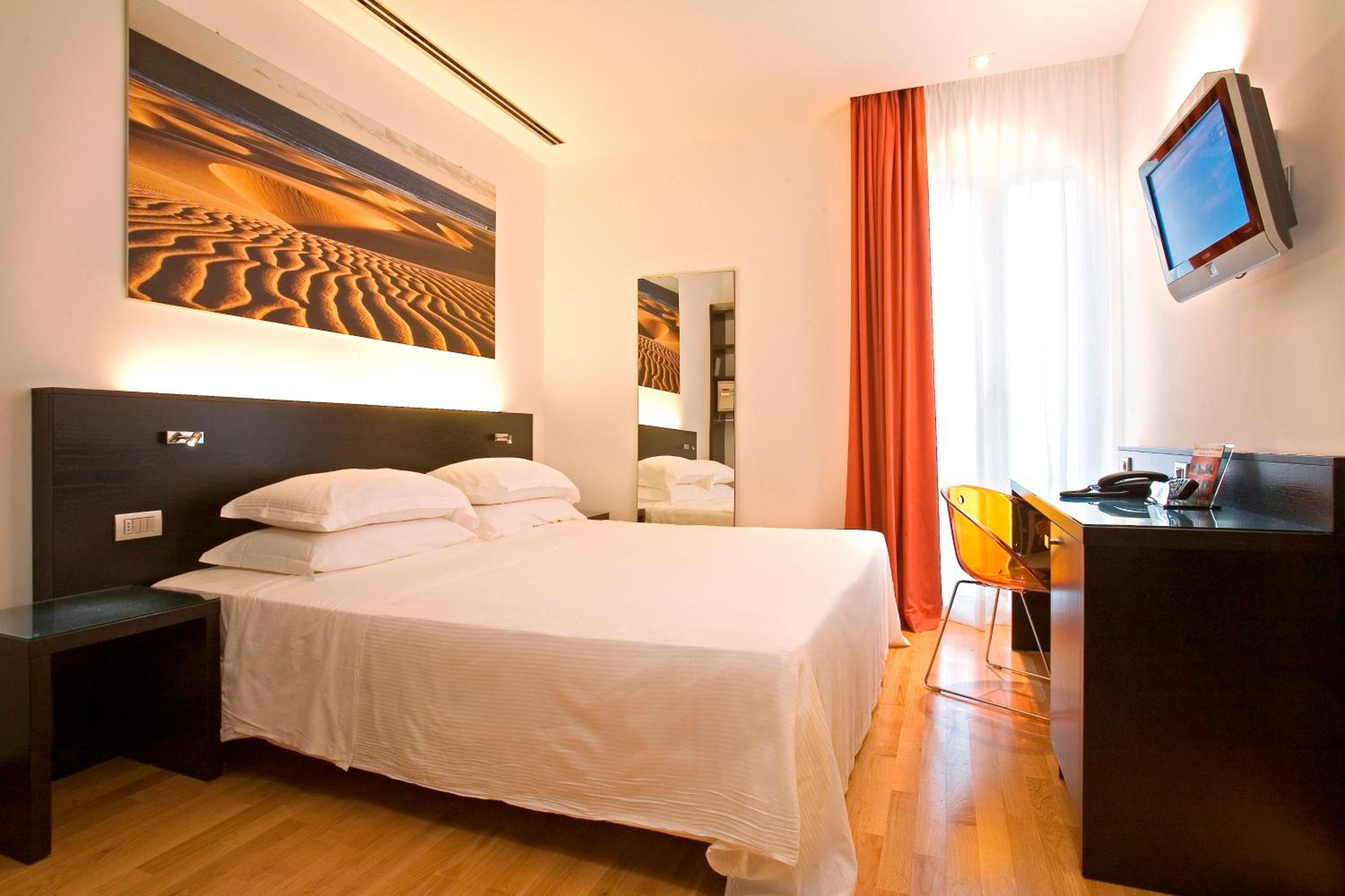 Double Room - Photo 15