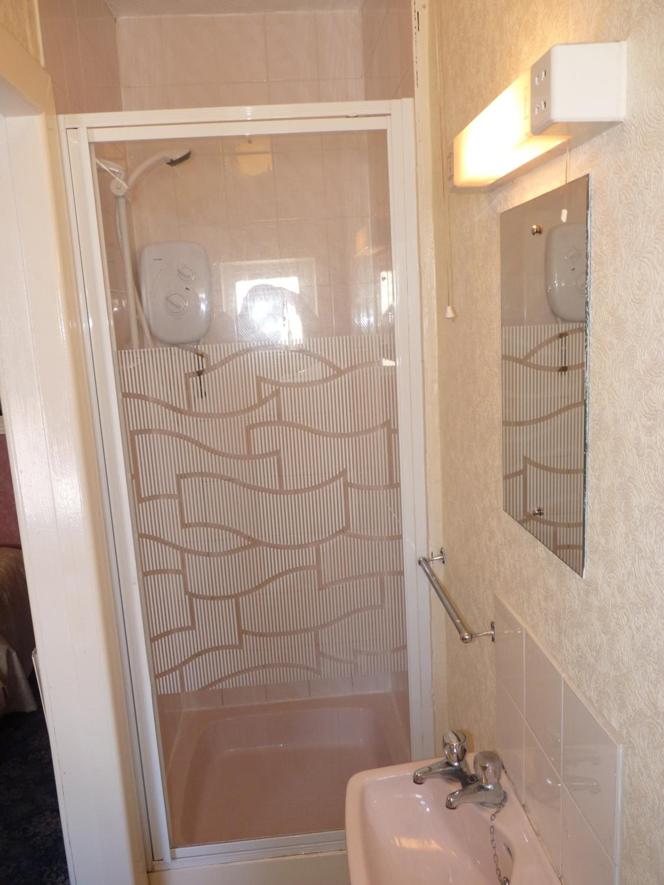 Twin Room - Photo 3