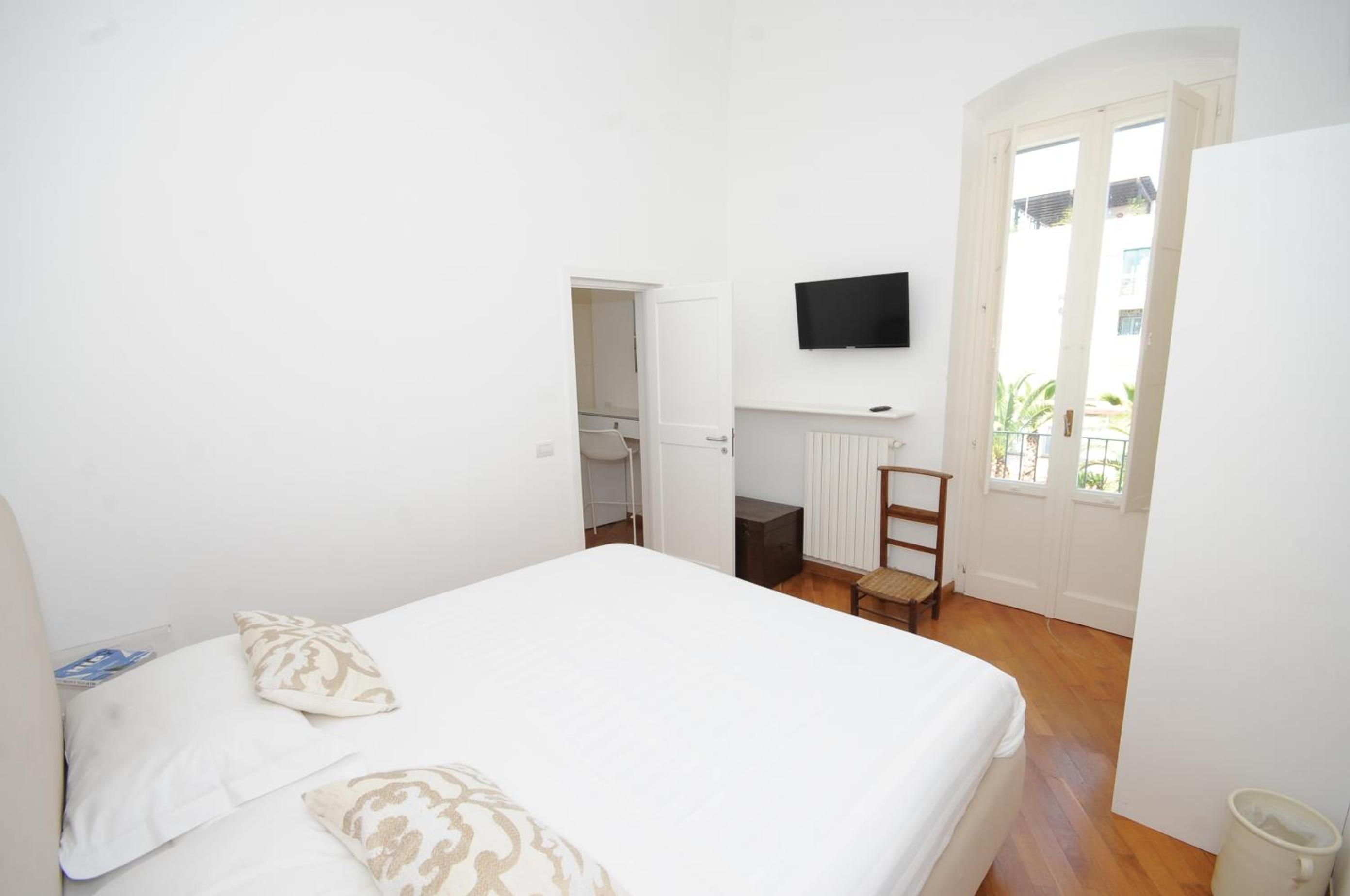 Deluxe Double Room with Balcony and Sea View photo 1