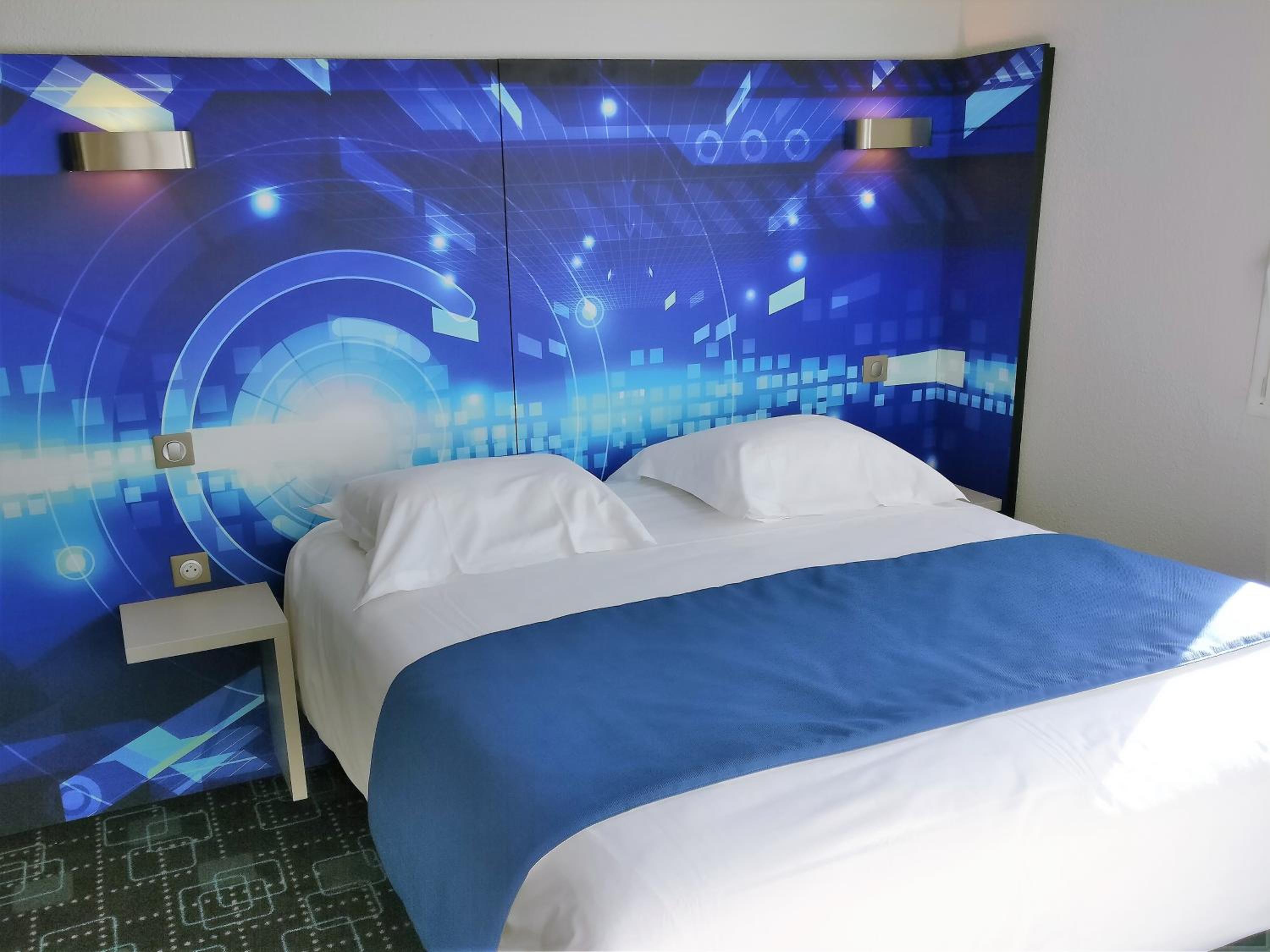 Family Room (1 Double Bed , 4 Single Beds) - Photo 1