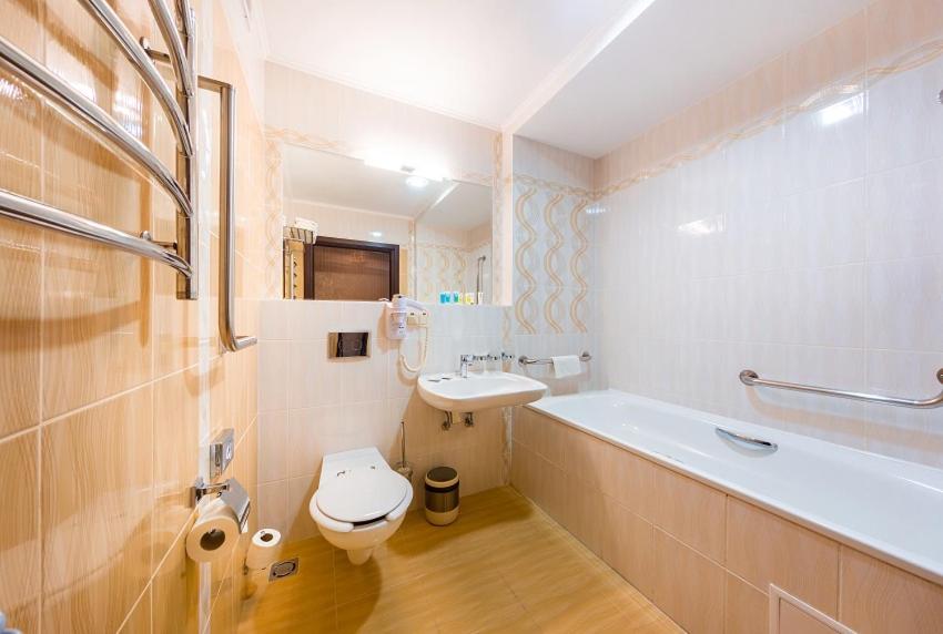 Twin Room - Disability Access photo 1