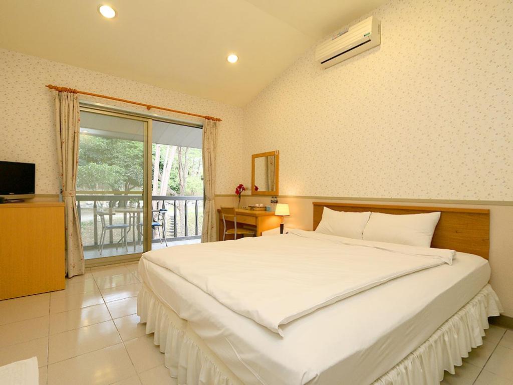 Deluxe Double Room with Bath photo 3