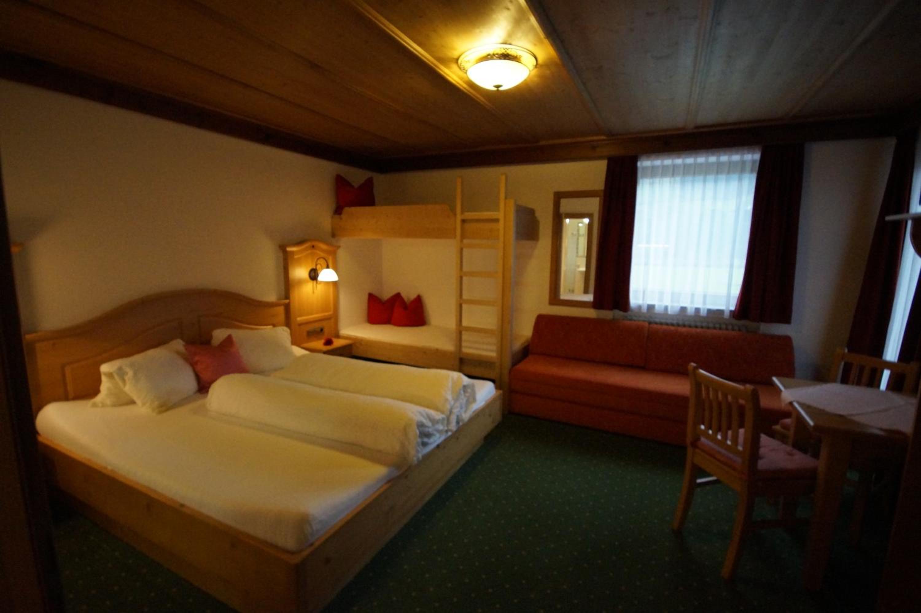 Three-Bedroom Apartment with Balcony photo 3