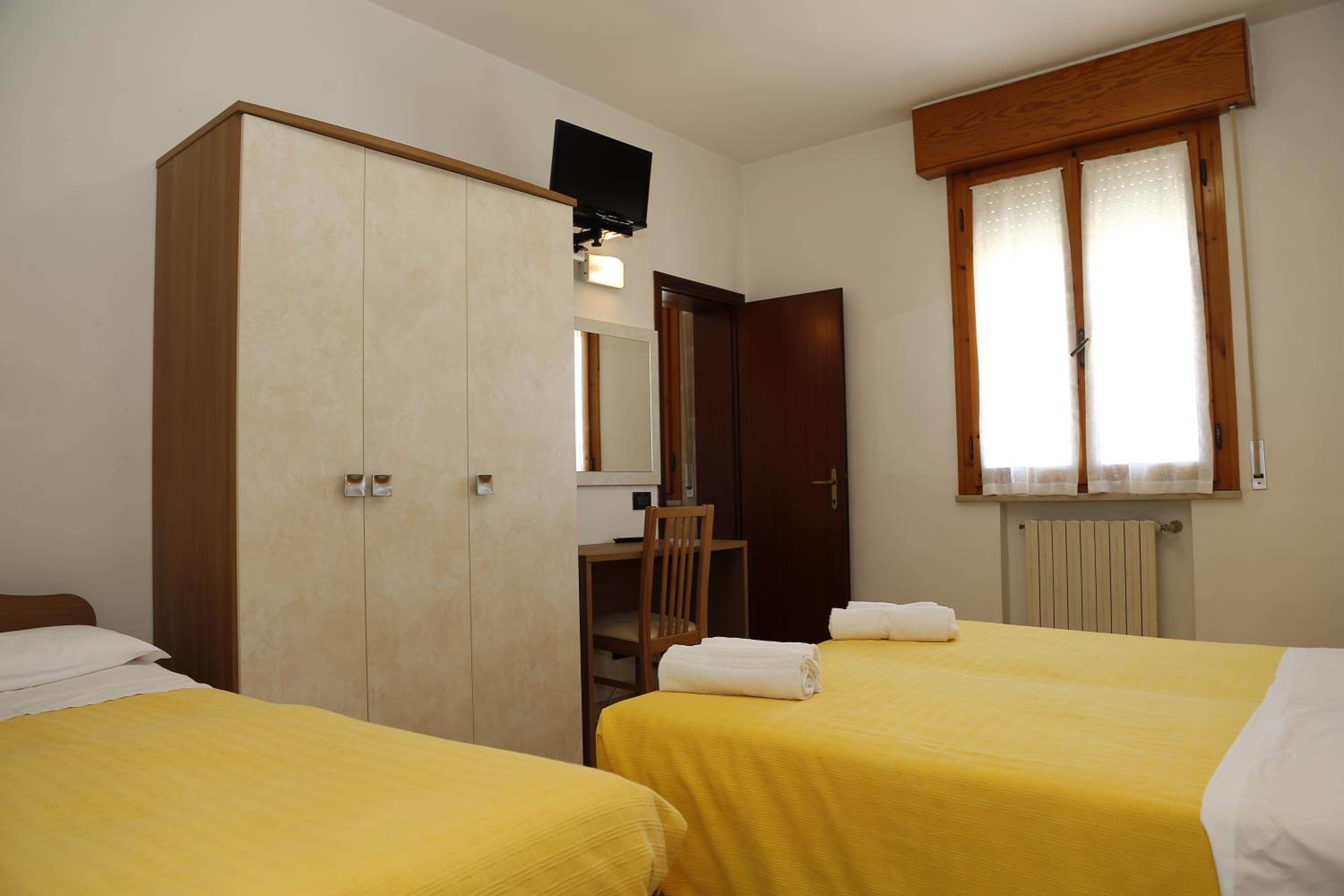 Standard Triple Room - Photo 1