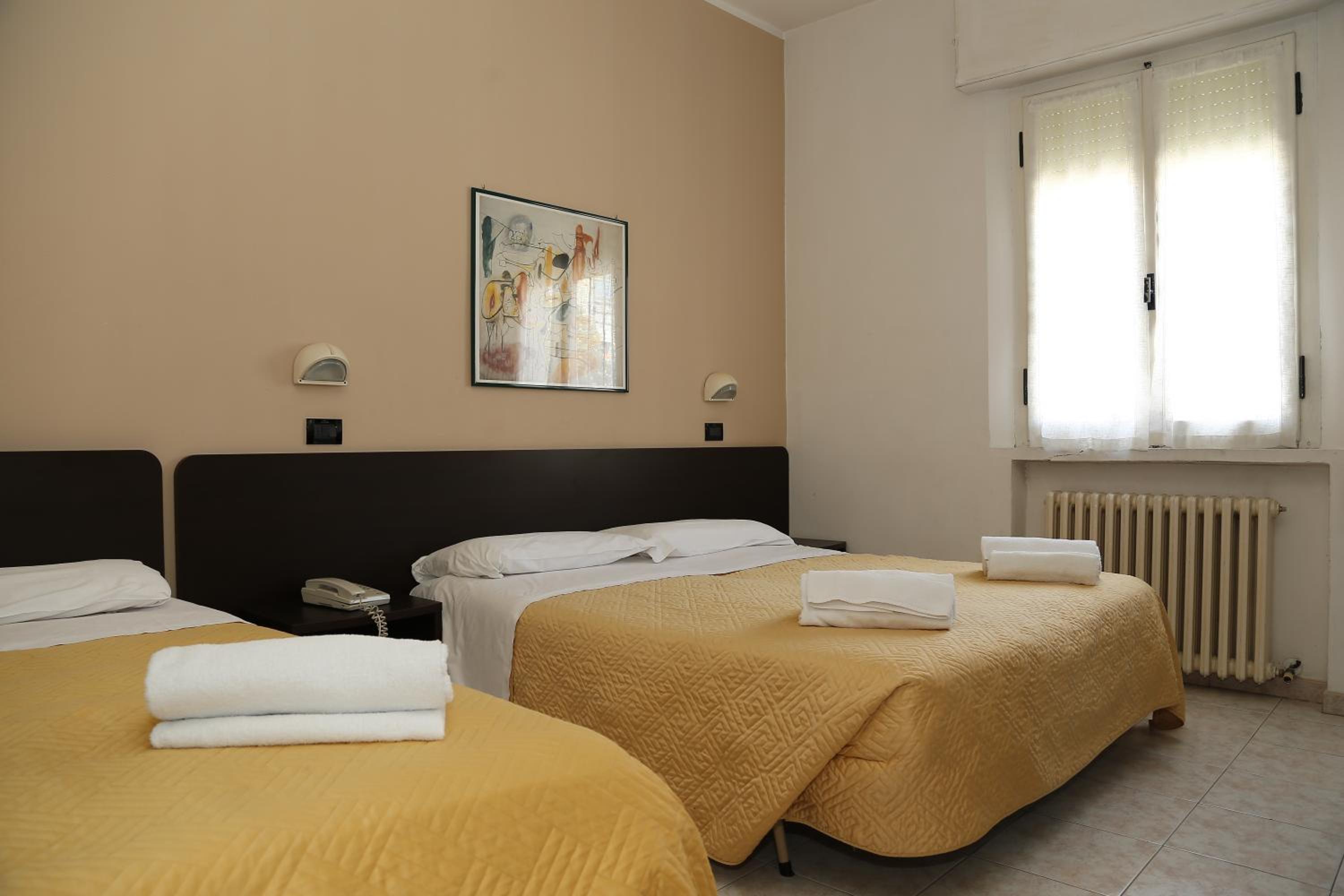 Standard Triple Room - Photo 4