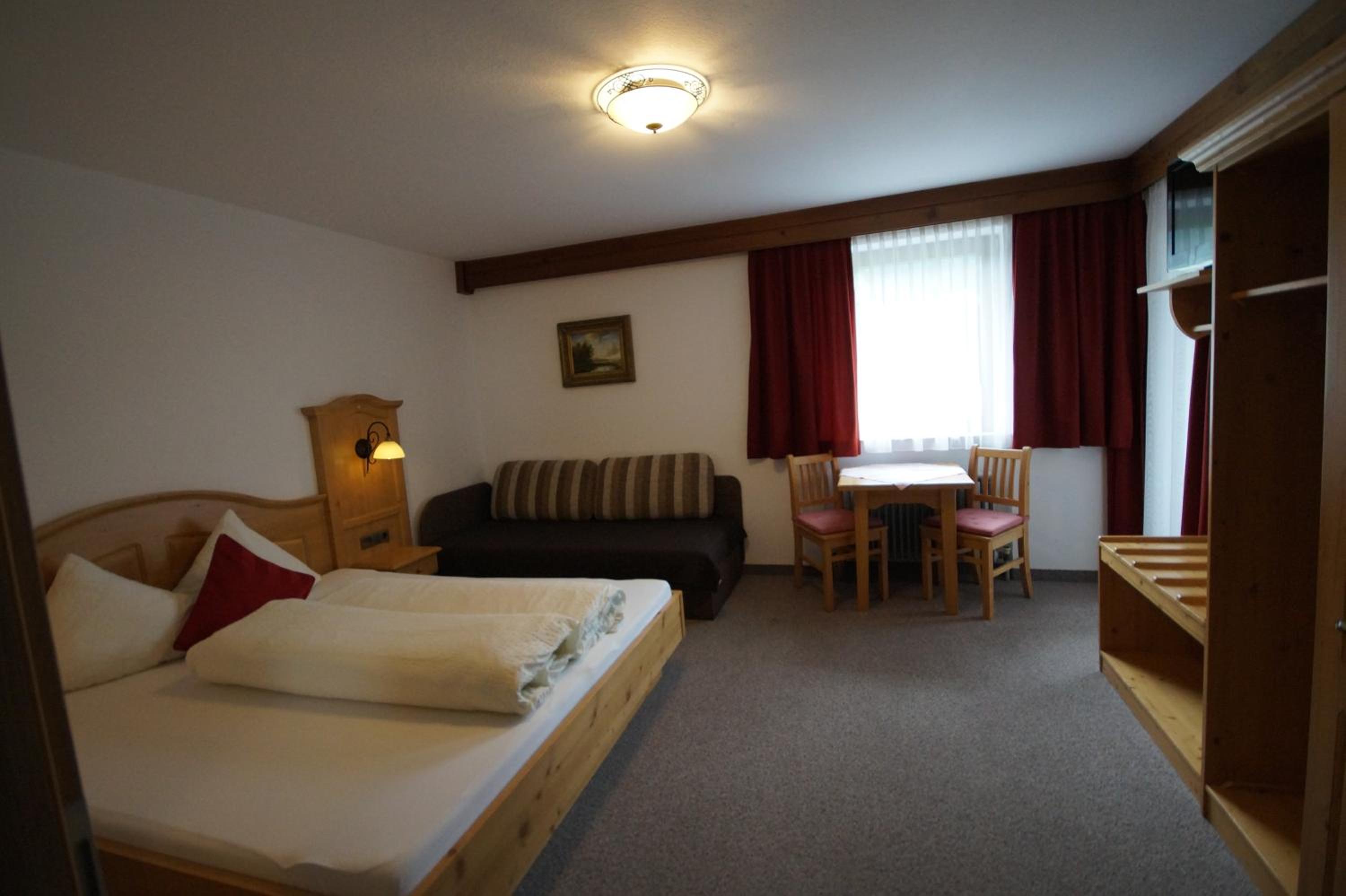 Comfort Two-Bedroom Apartment with Balcony photo 3