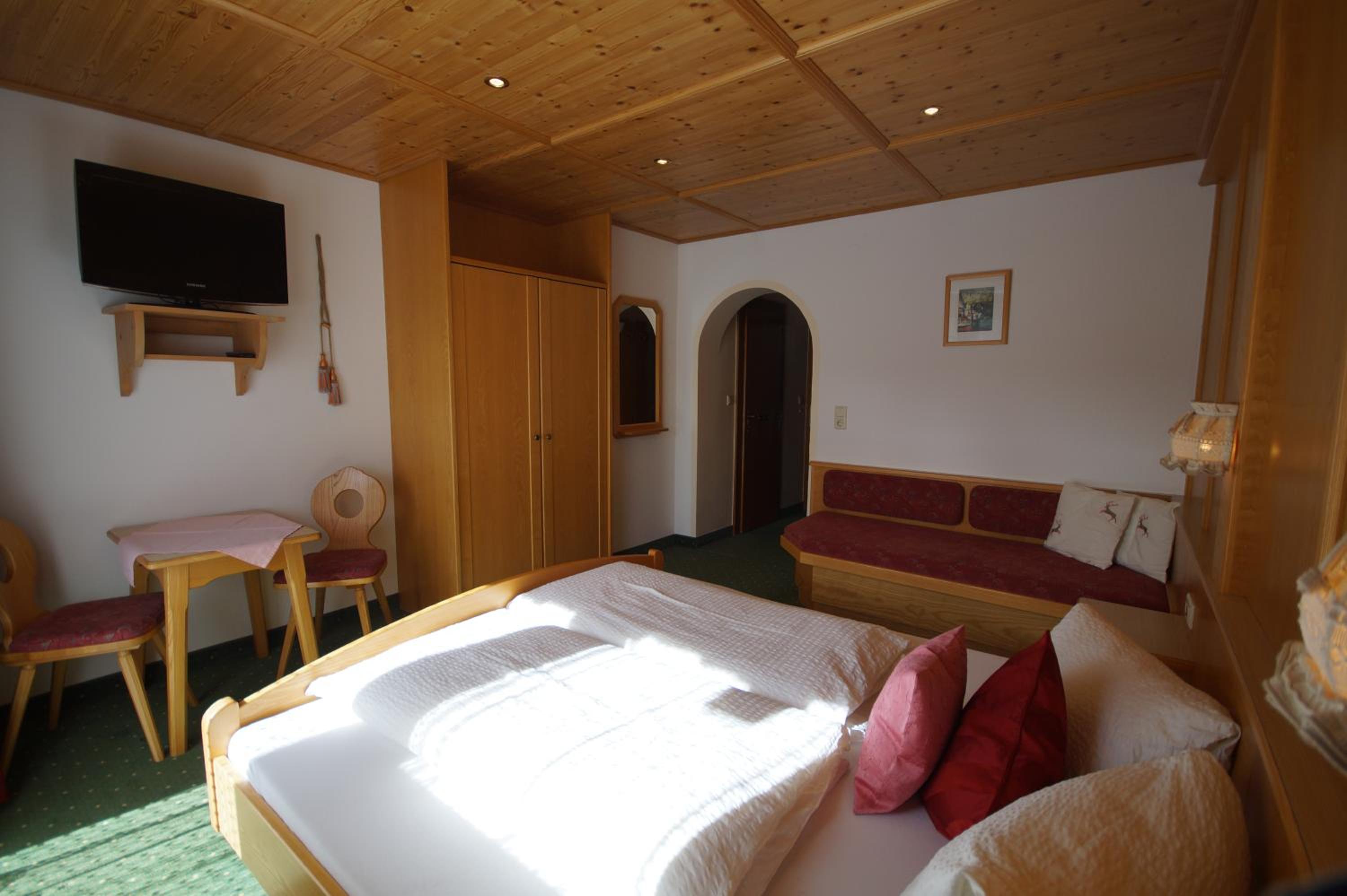 Two-Bedroom Apartment with Balcony photo 3
