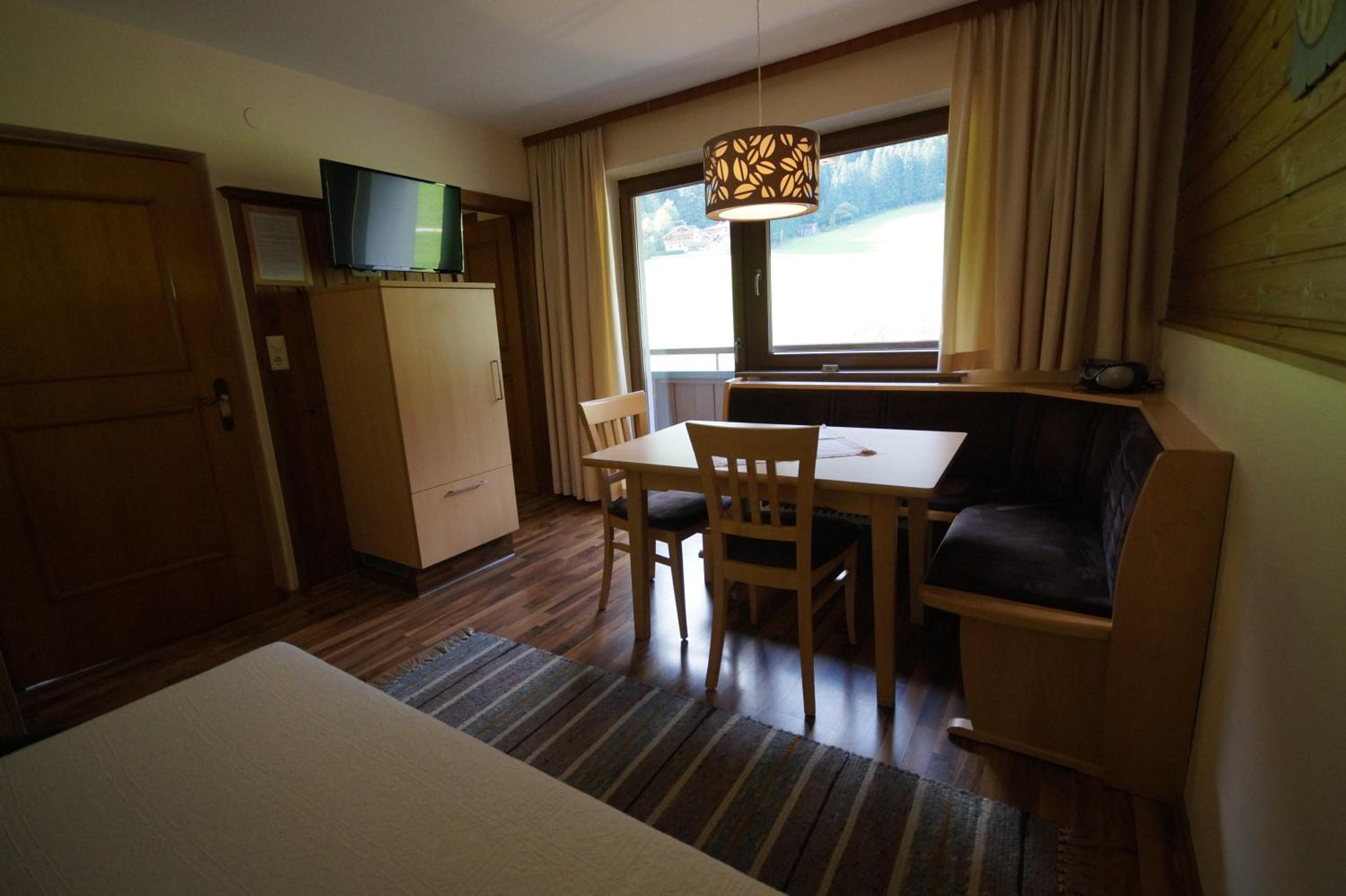 Comfort One-Bedroom Apartment with Balcony photo 1