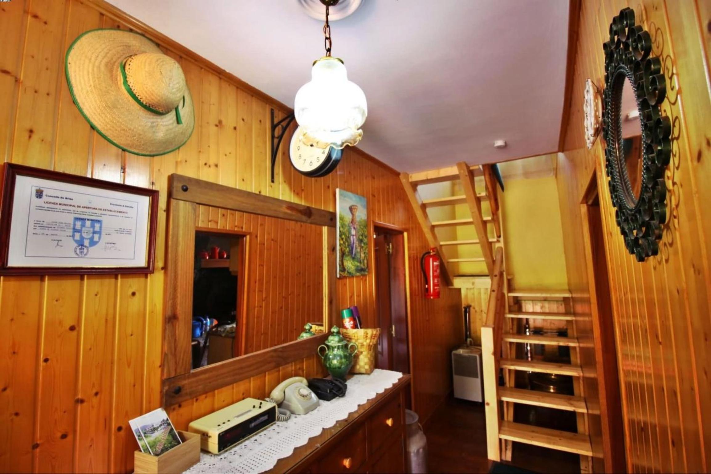 Six-Bedroom House photo 2