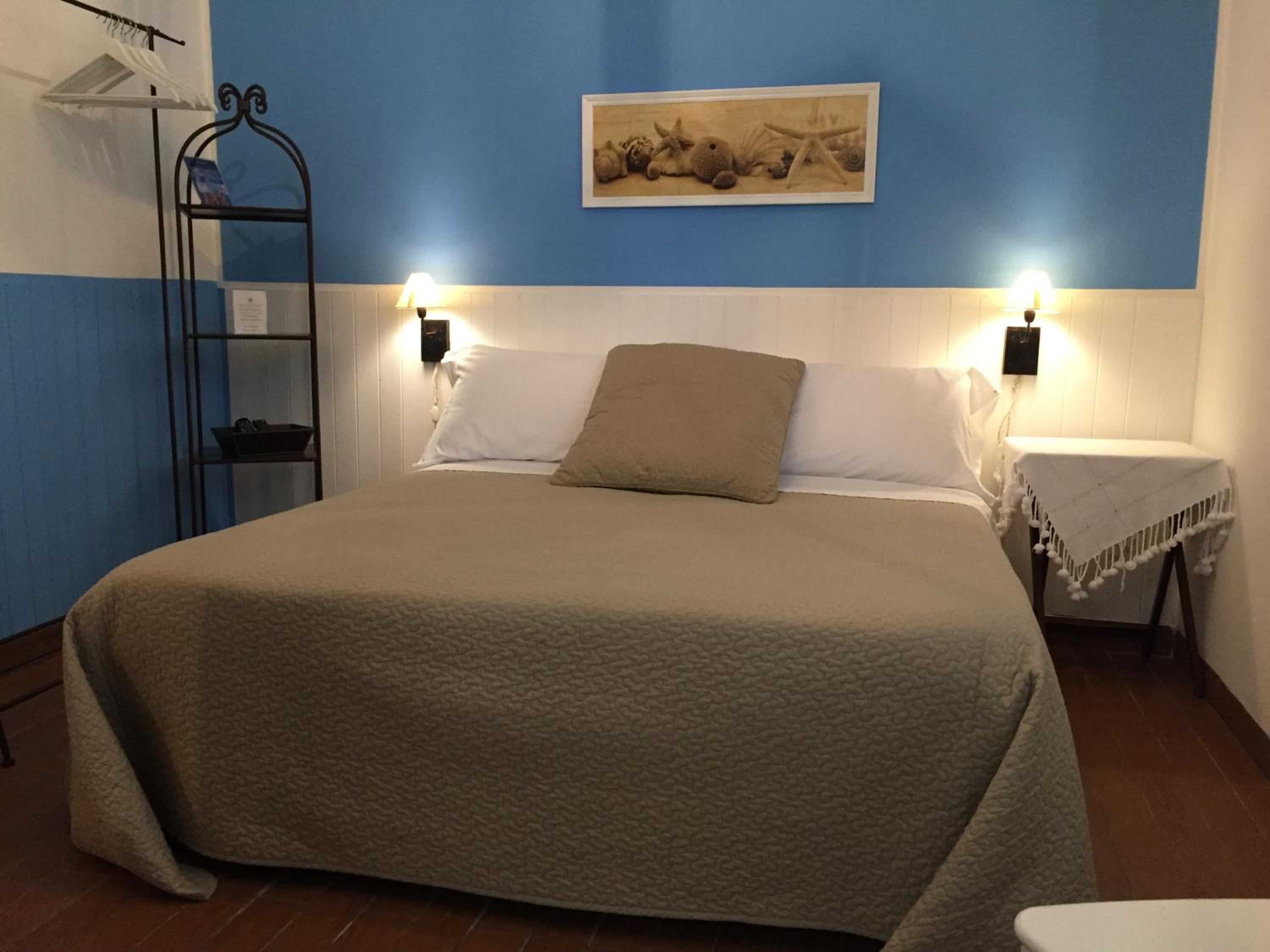 Standard Double or Twin Room photo 3