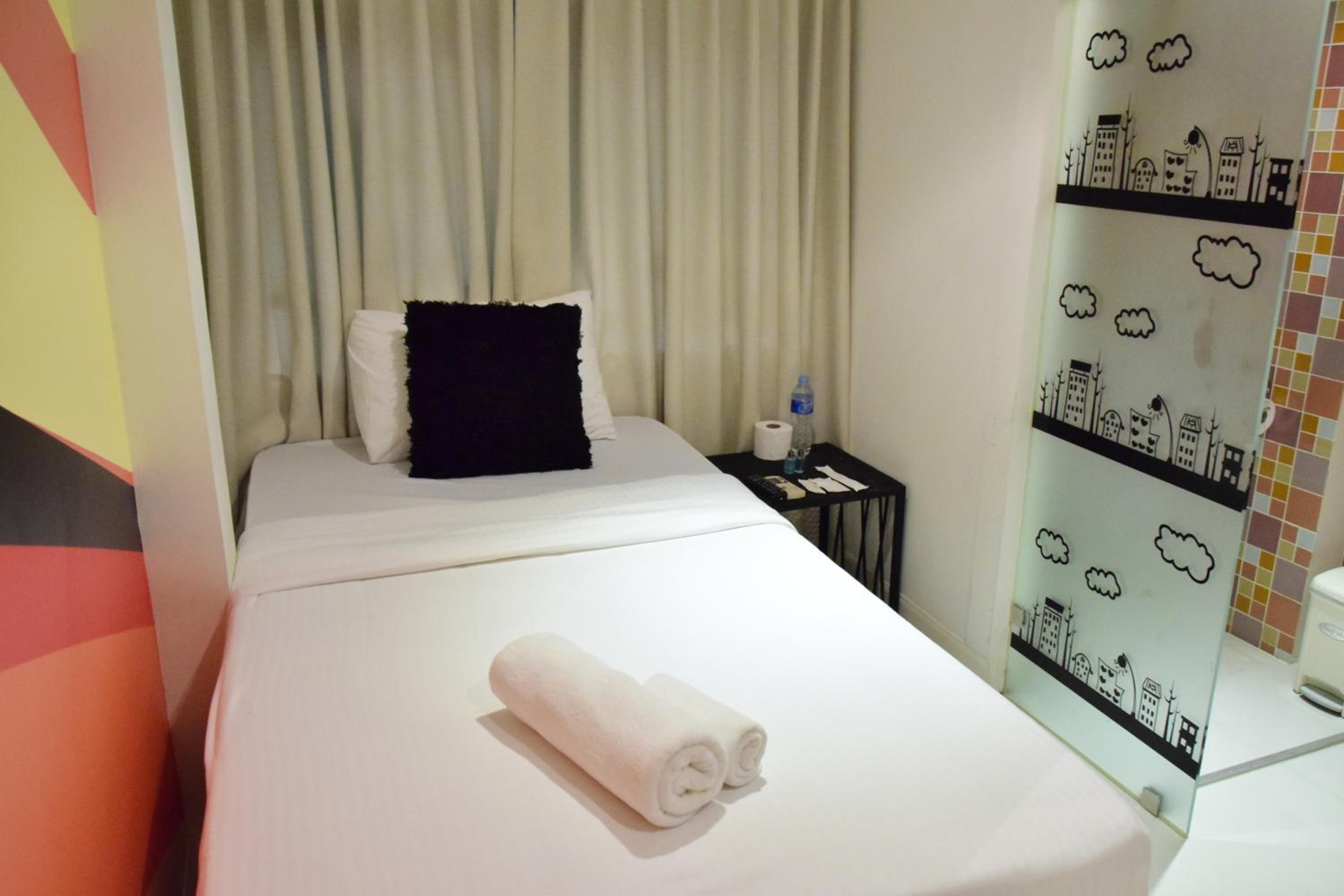 Single Room with Bathroom photo 1