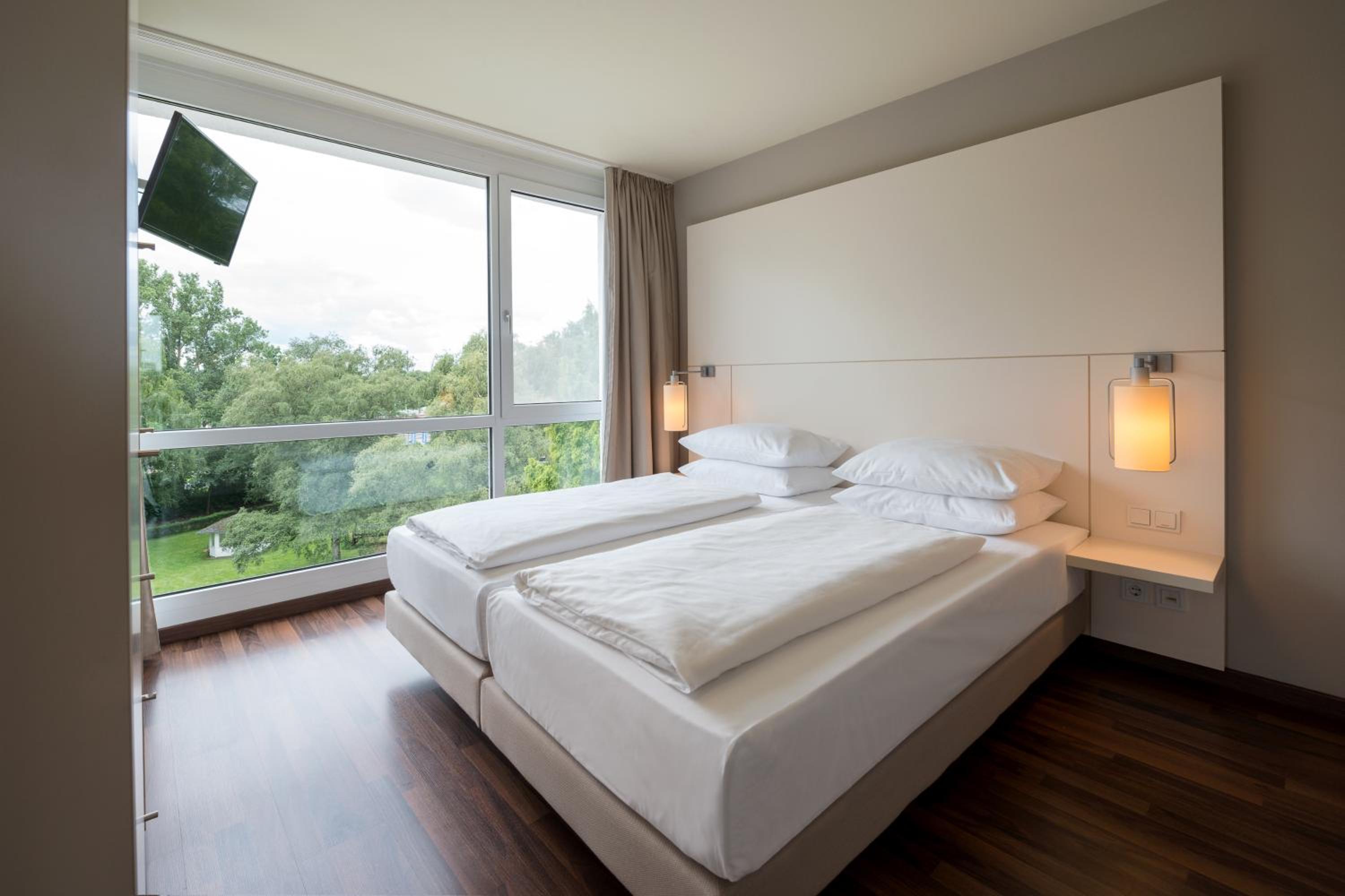 Suite with Balcony - Photo 7