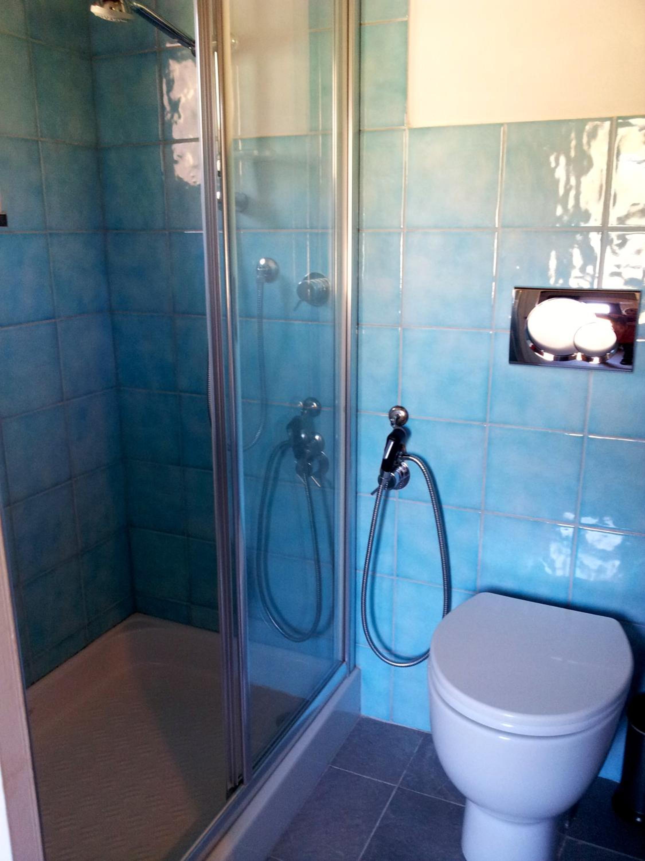Double Room with Private Bathroom - Photo 10