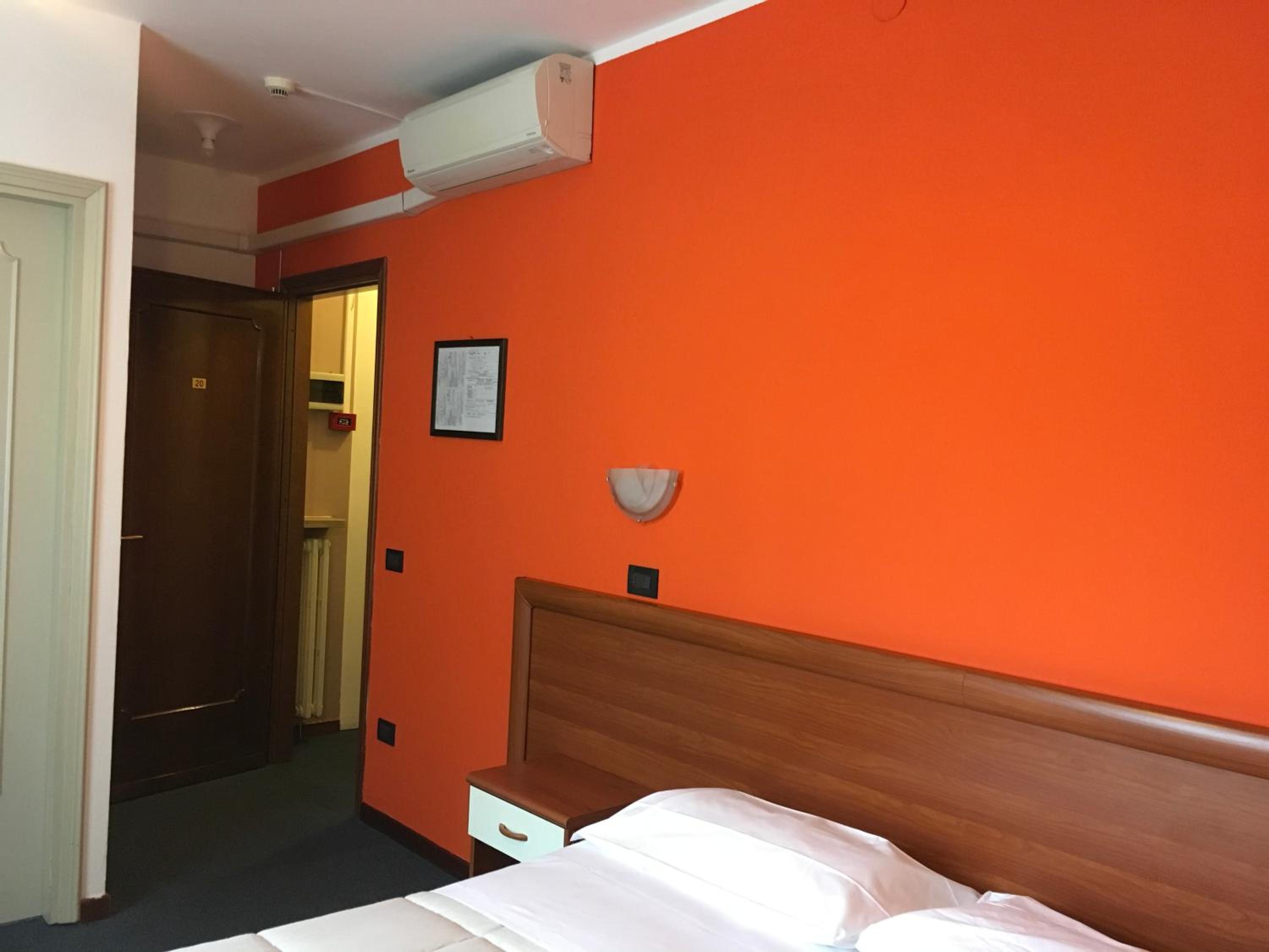 Doppel- oder Zweibettzimmer mit eigenem Badezimmer