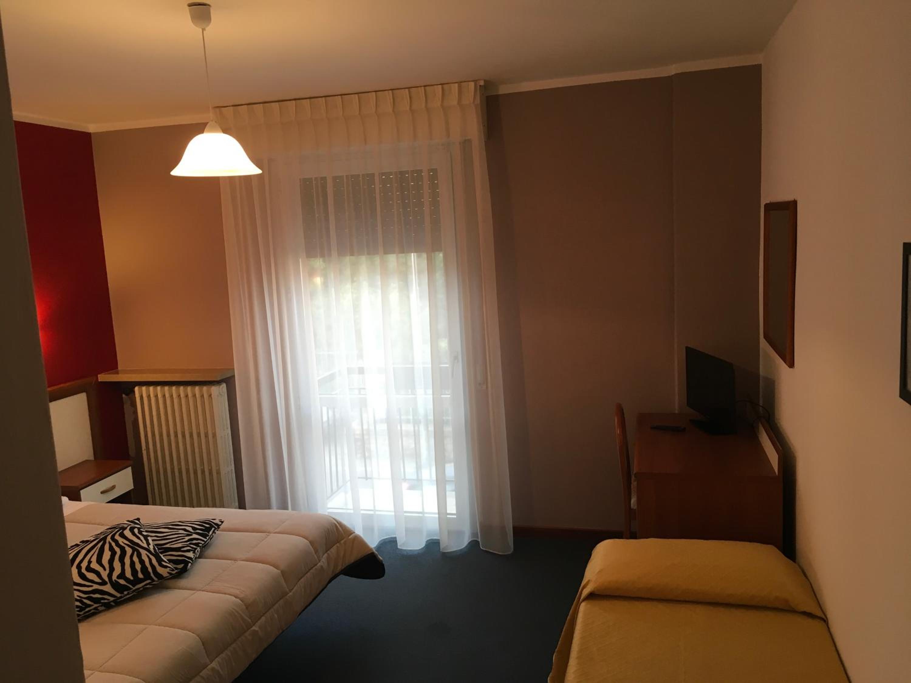 Dreibettzimmer mit eigenem Bad