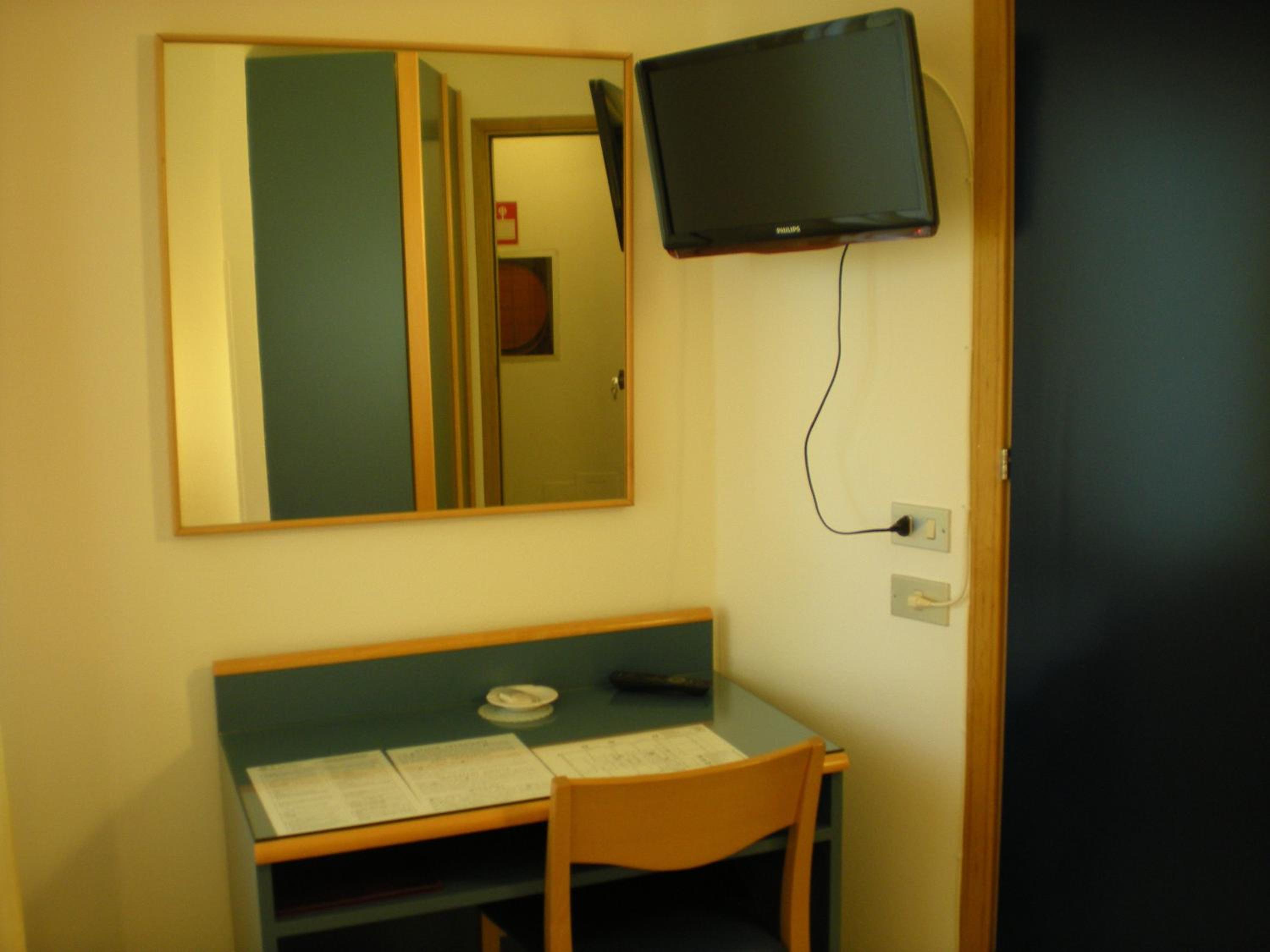 Double Room with Extra Bed (2 Adults + 1 Child) photo 2