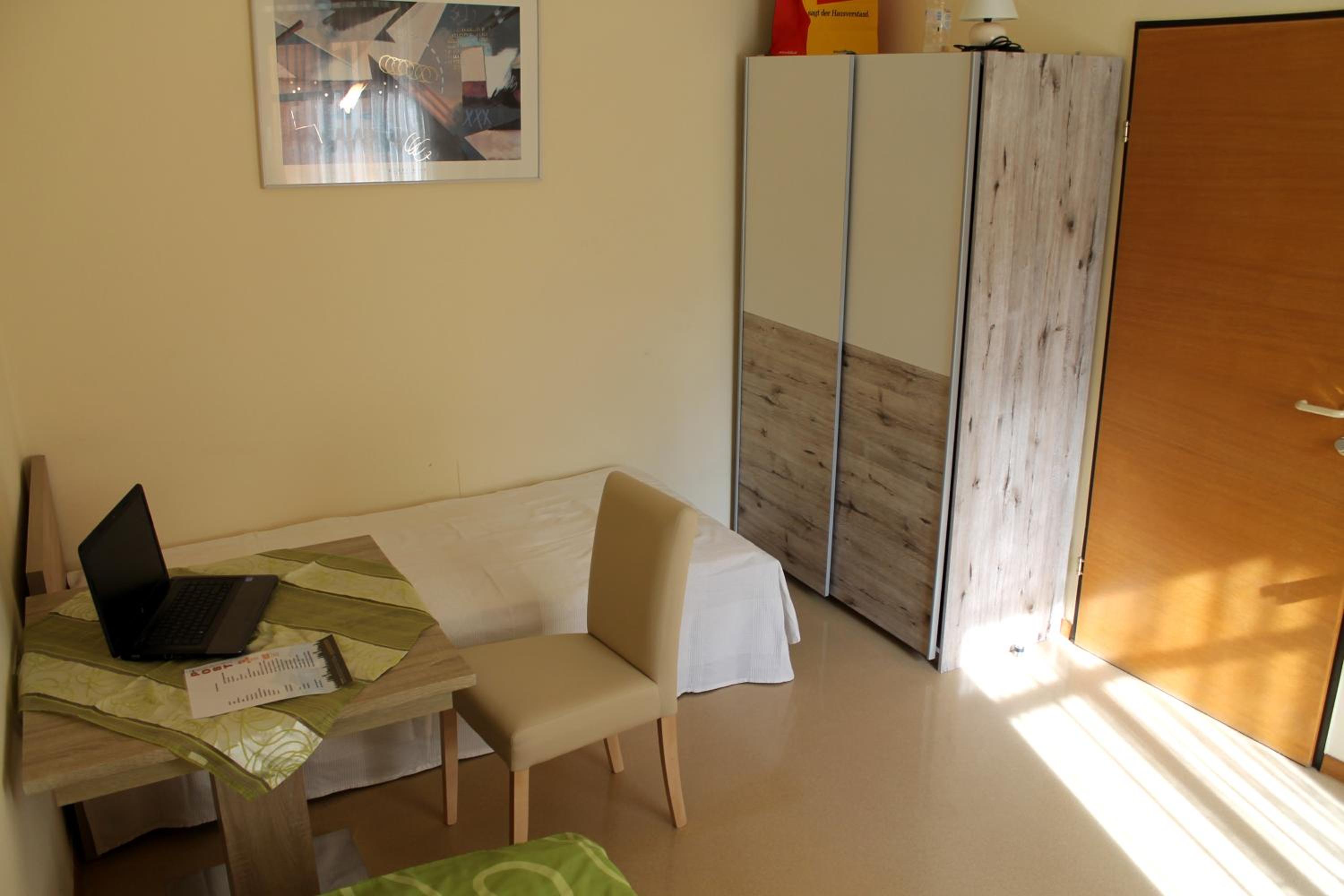 Single Room with Shared Bathroom photo 3