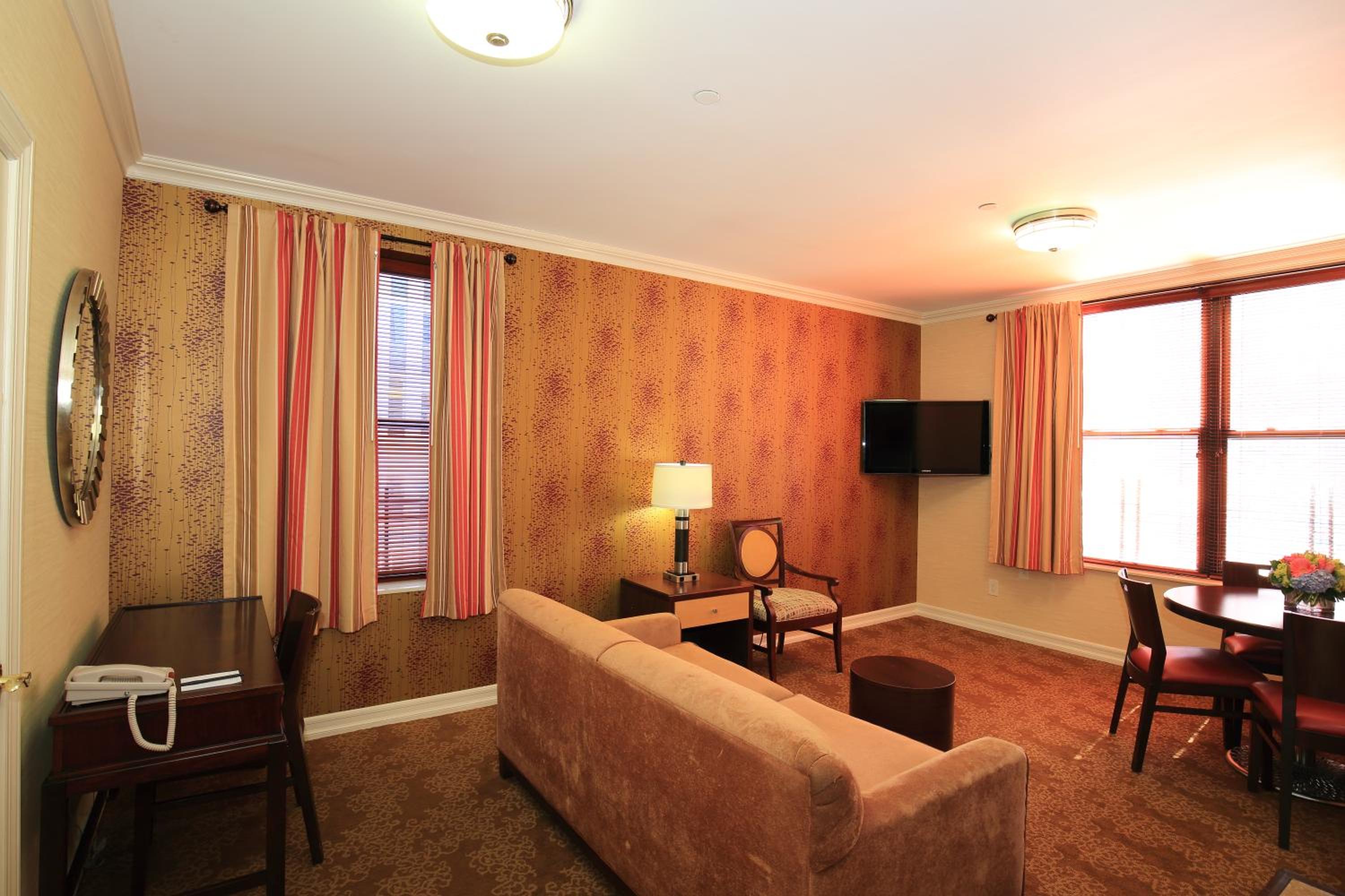 One-Bedroom Apartment with Two Queen Beds photo 1
