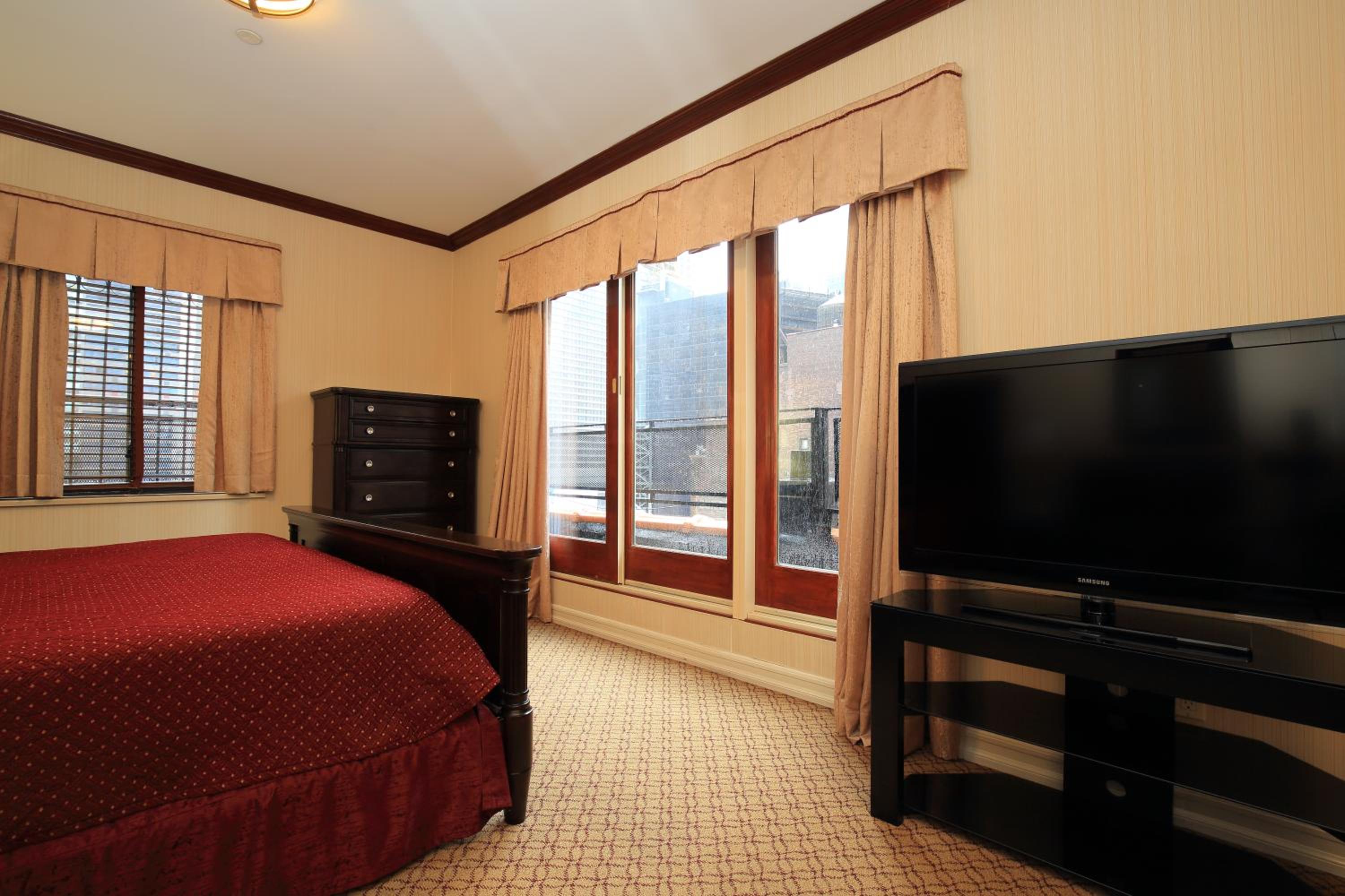 Penthouse Studio with King Bed photo 1