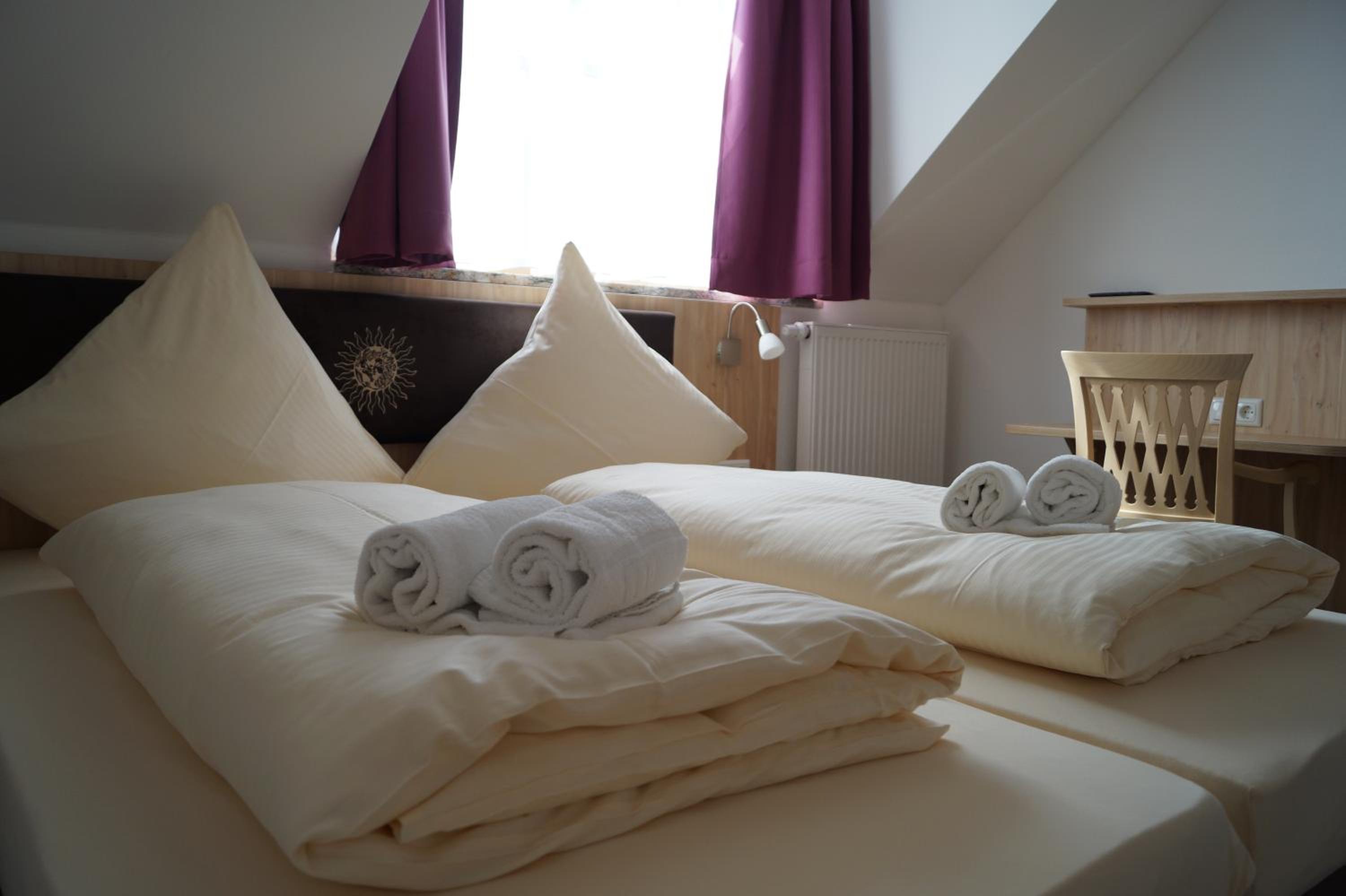 Standard Double or Twin Room - Photo 2