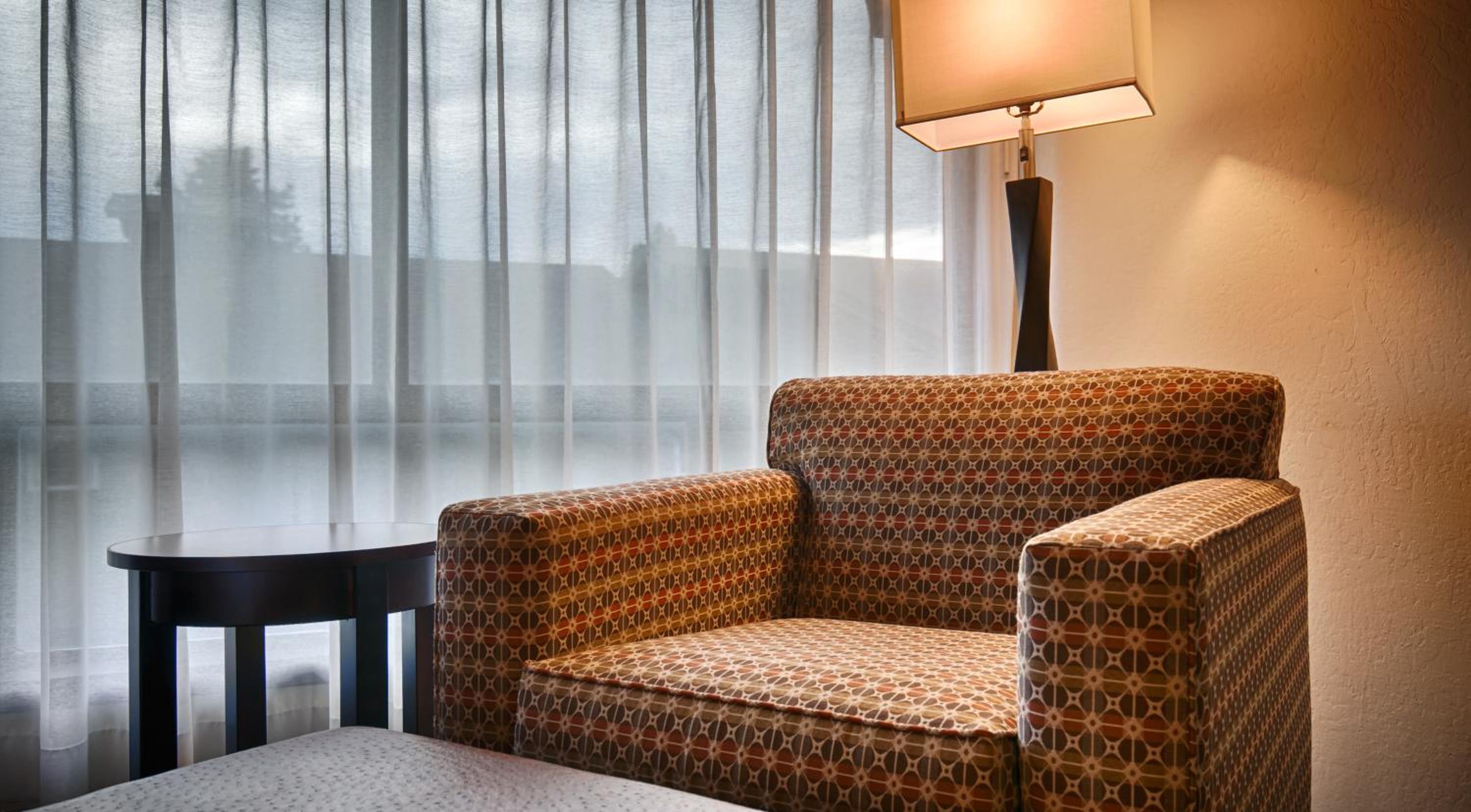 Queen Room with Two Queen Beds with Mountain View - Photo 4