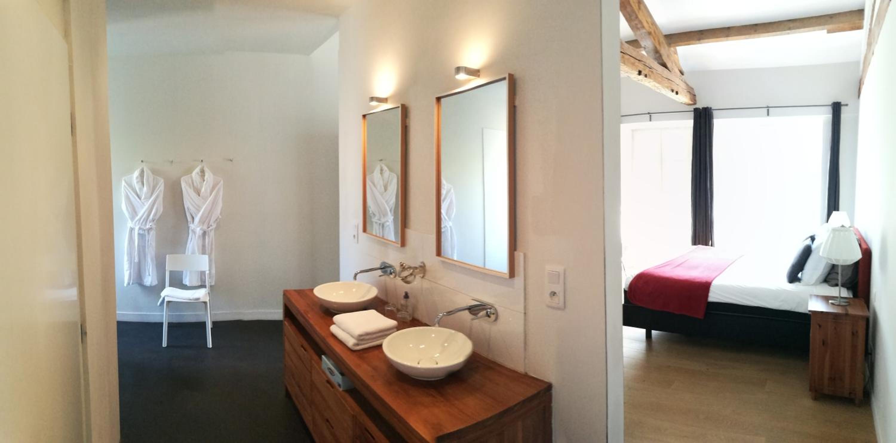 Deluxe King Room photo 3