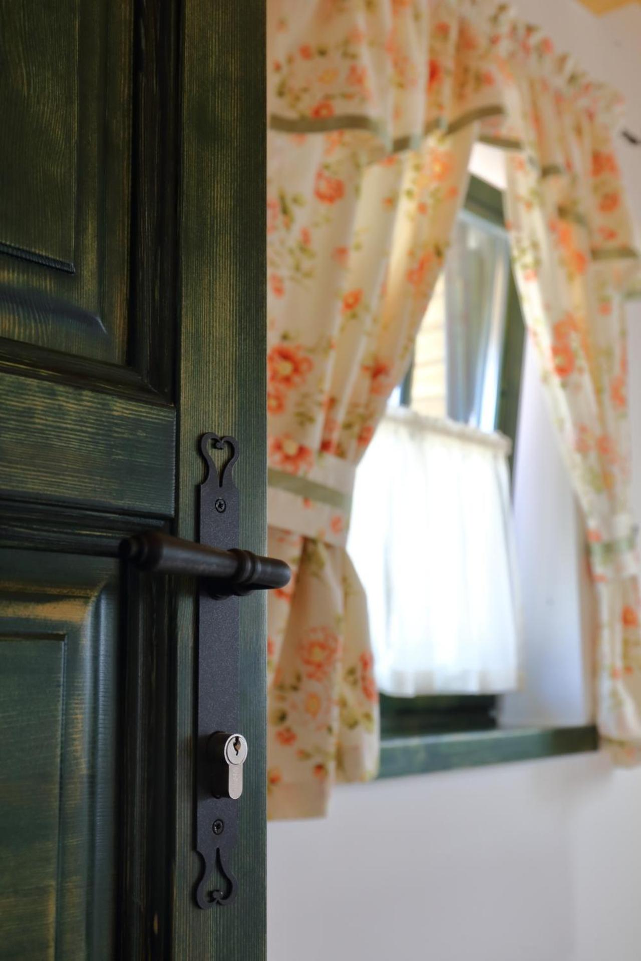Standard Double Room - Photo 12