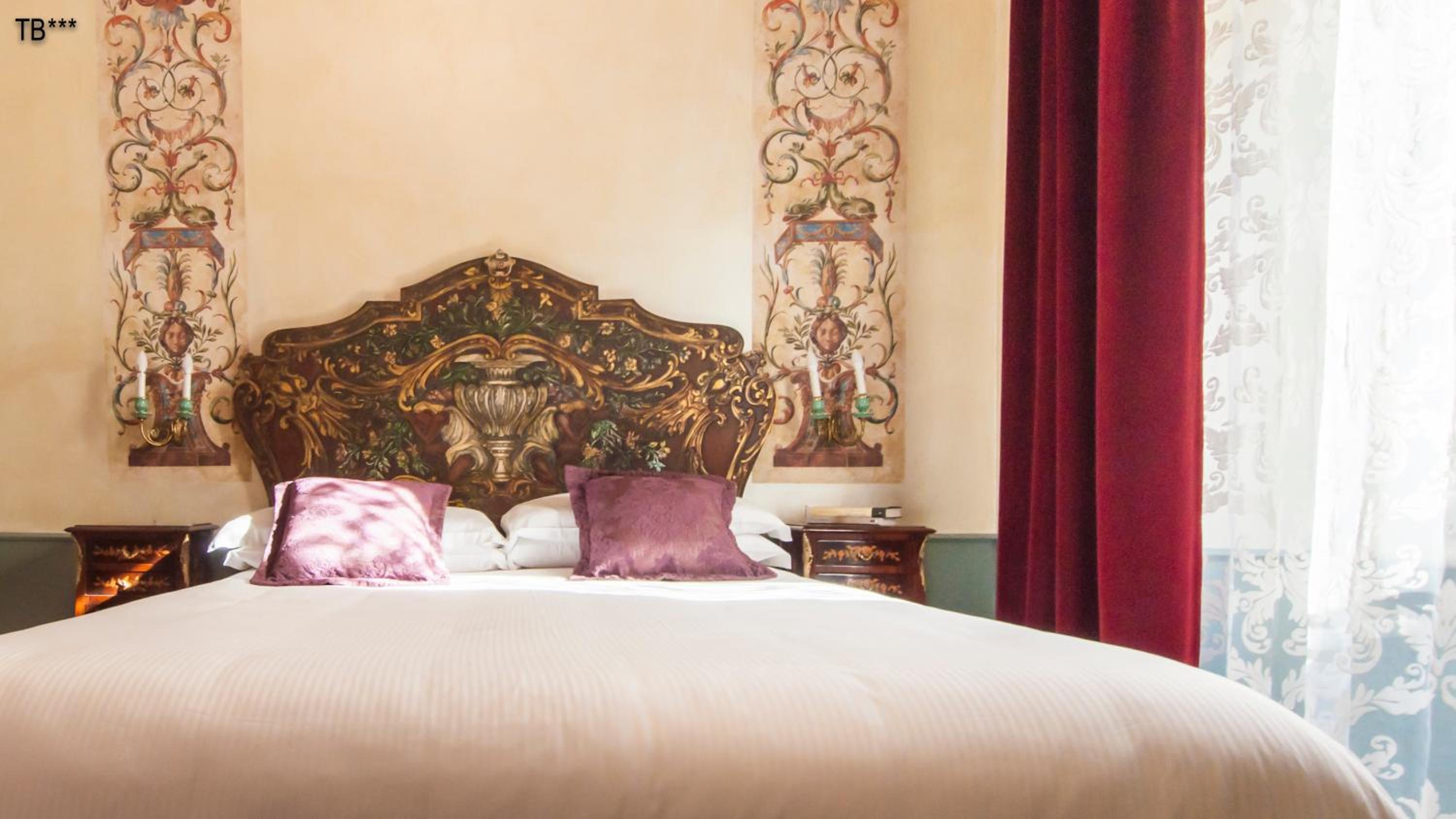 Deluxe Double or Twin Room photo 2