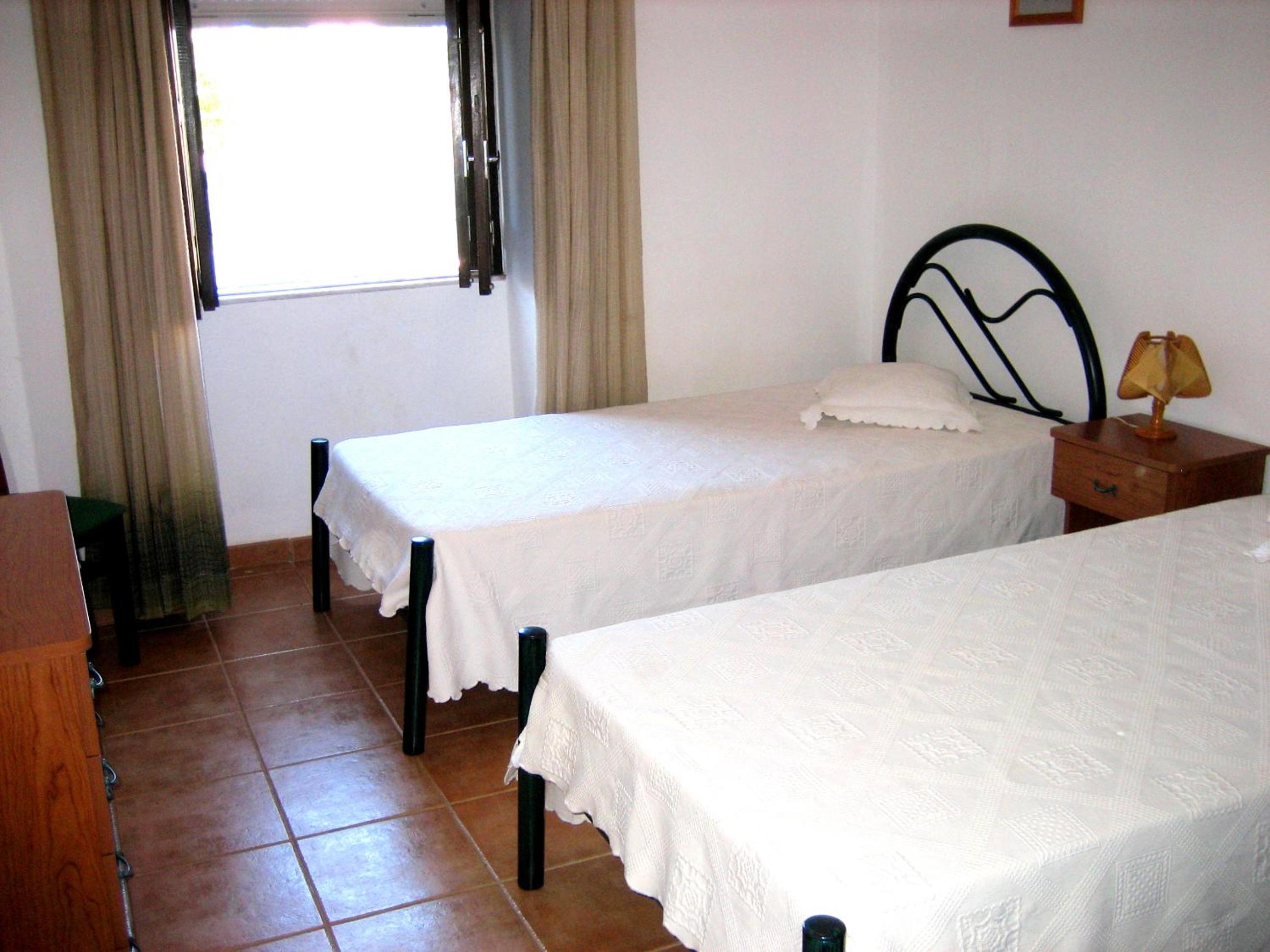 Five-Bedroom House photo 1
