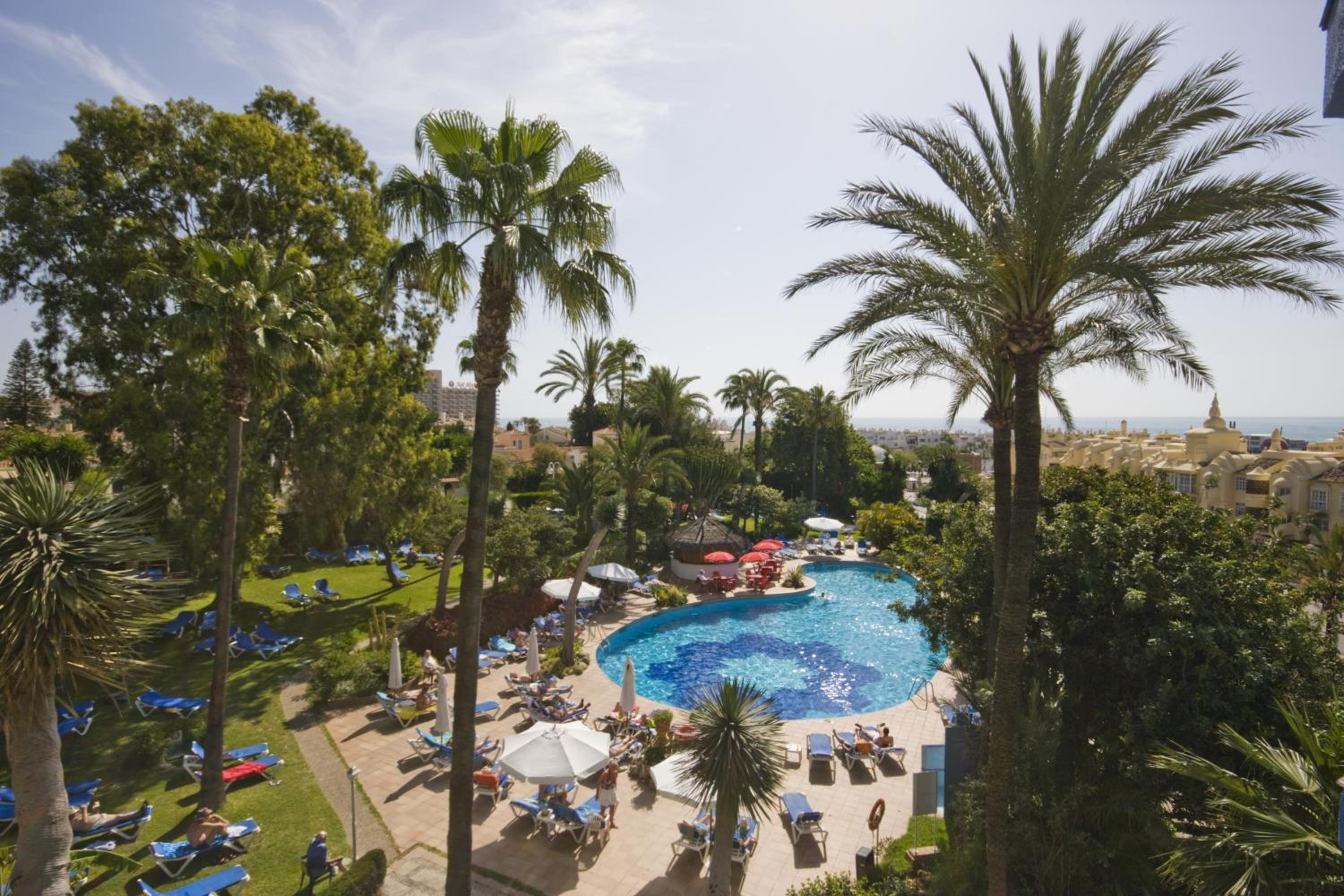 Double Room with Pool View - Photo 6
