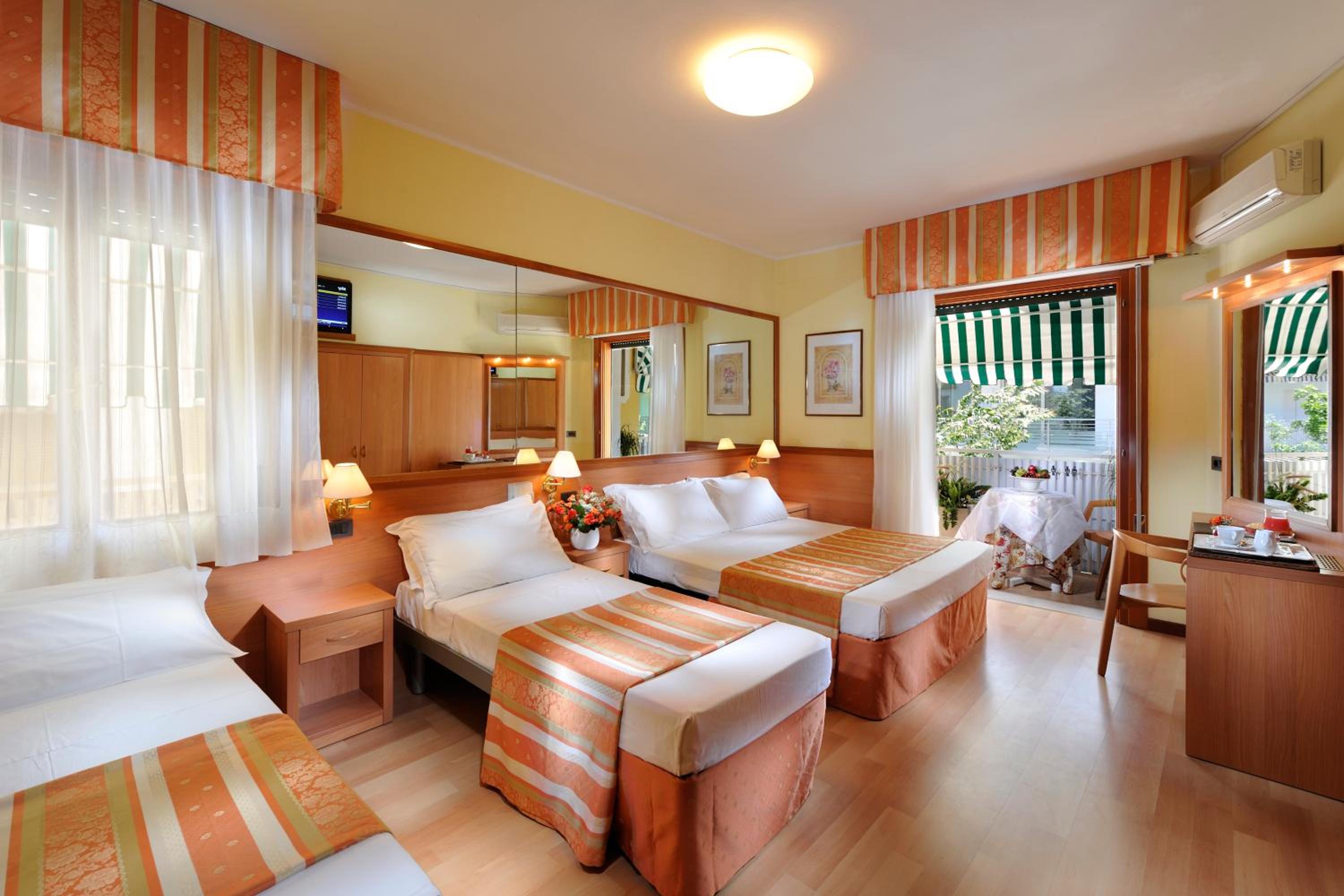 Quadruple Room with Balcony photo 1
