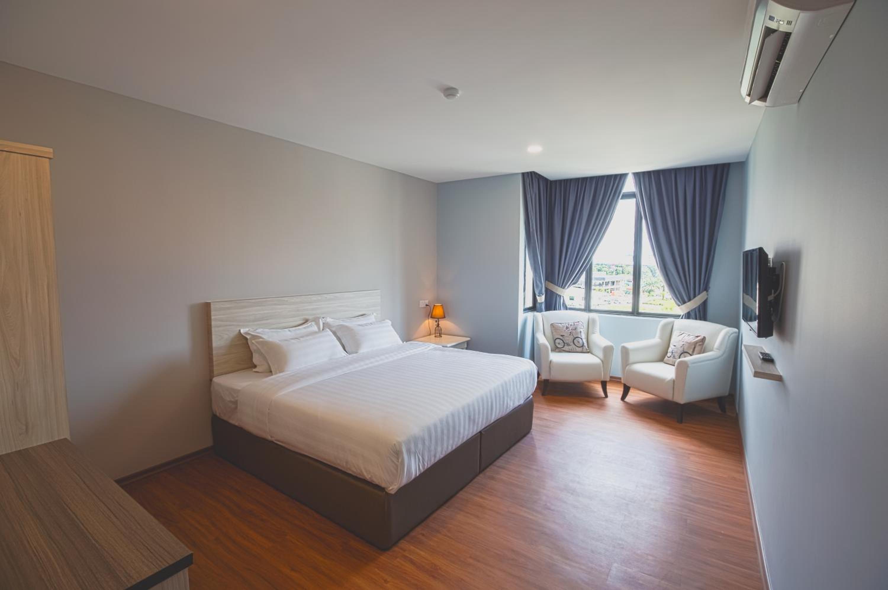 Deluxe King Room