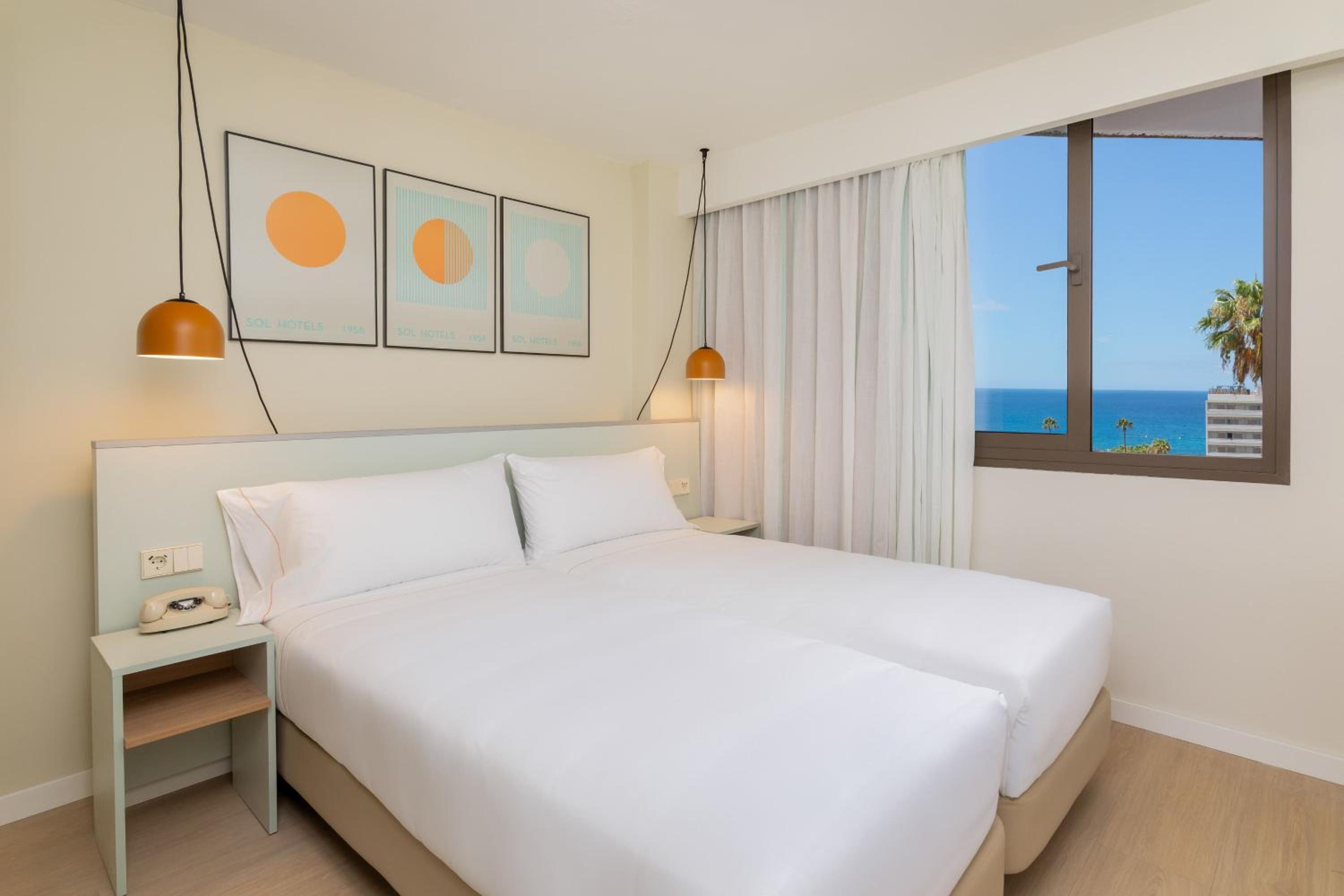 Sol Room with Lounge Ocean View (2+2)